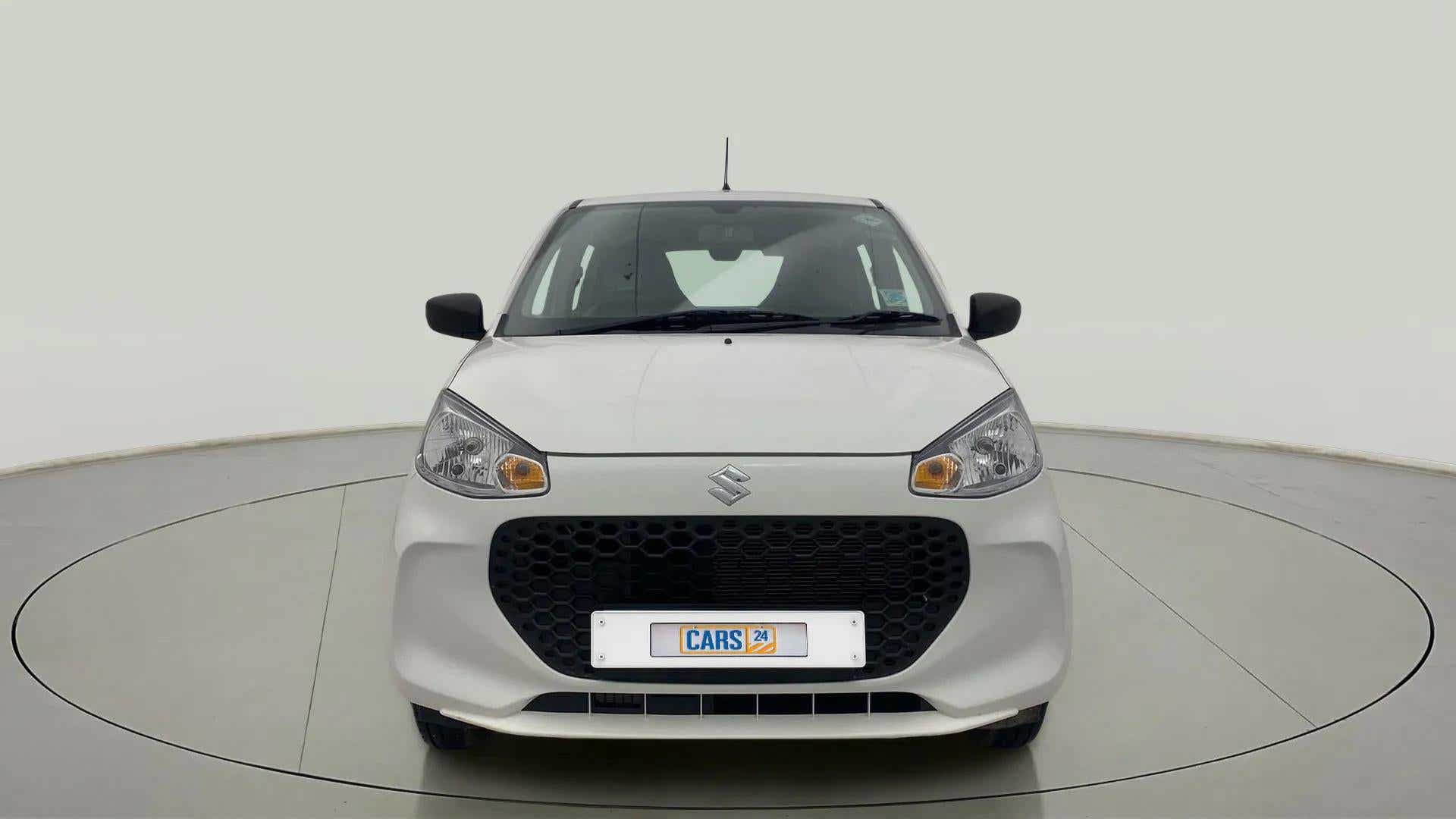 Front view of a metallic solid white Maruti Suzuki Alto K10