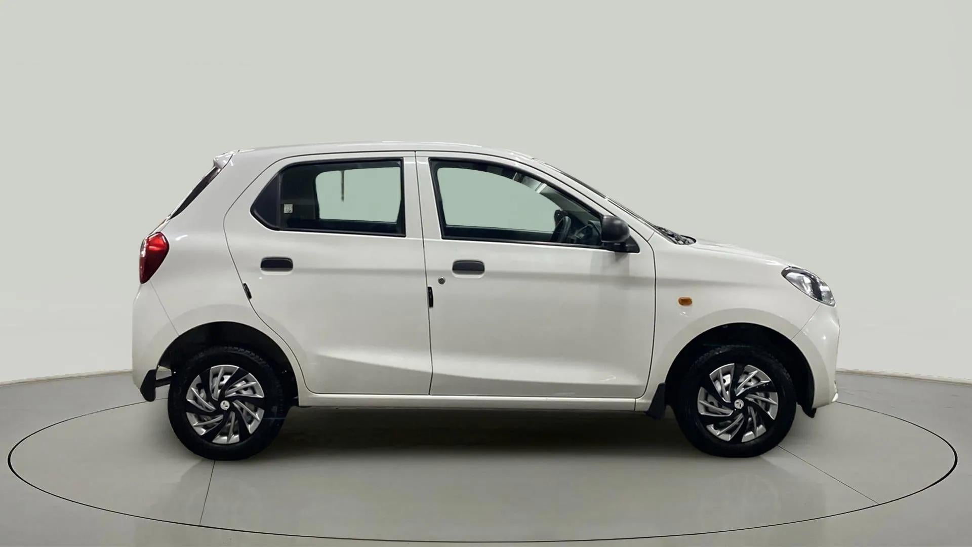 Side view of a metallic solid white Maruti Suzuki Alto K10