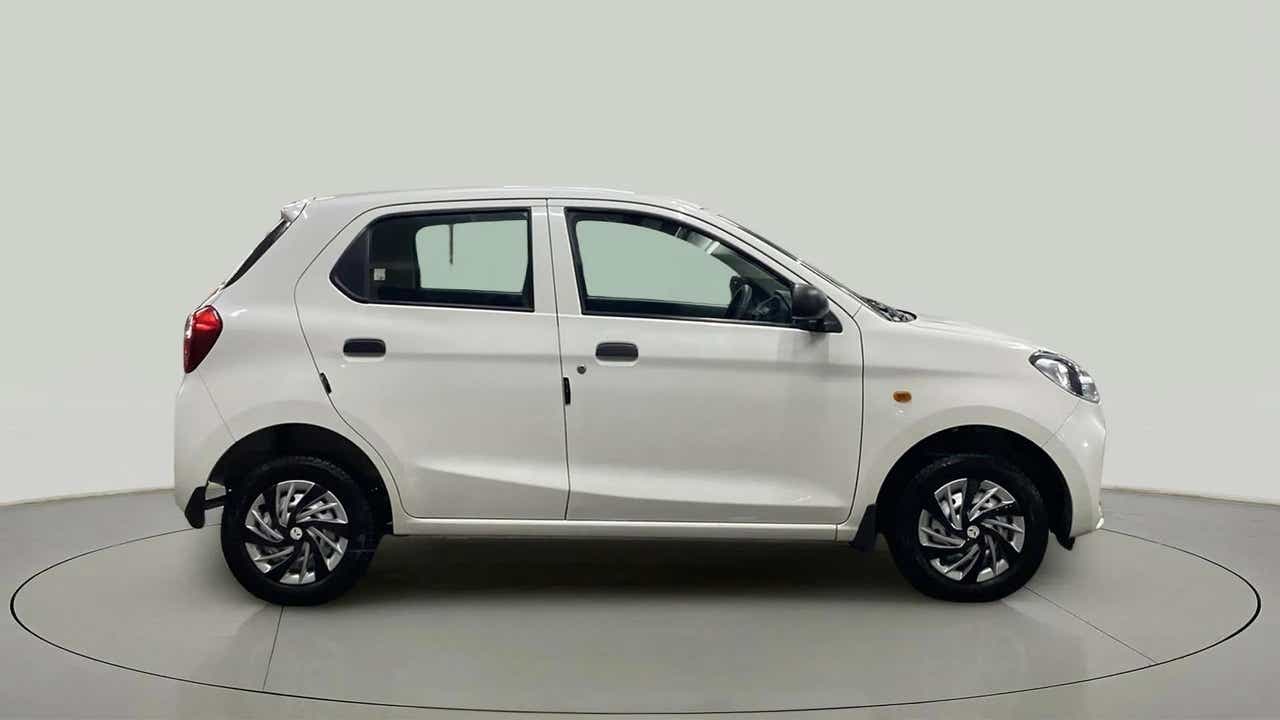 Side view of a metallic solid white Maruti Suzuki Alto K10
