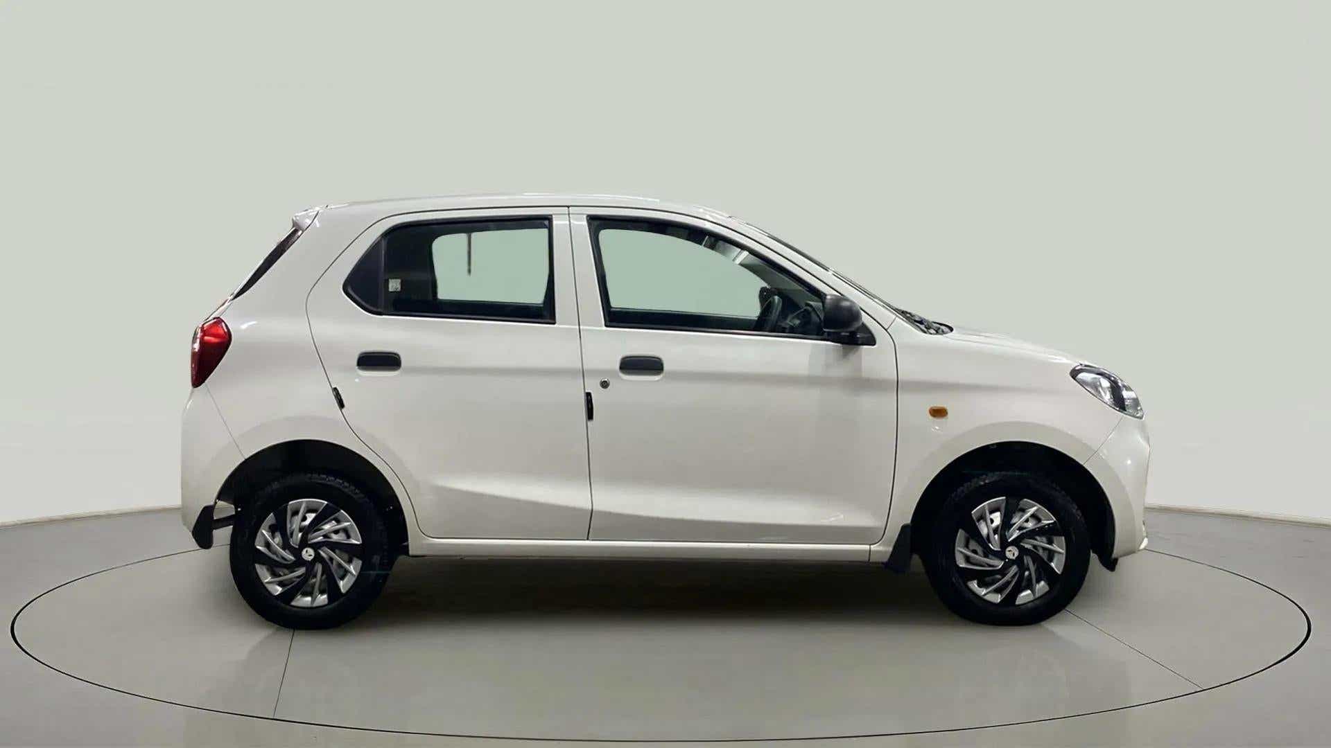 Side view of a metallic solid white Maruti Suzuki Alto K10