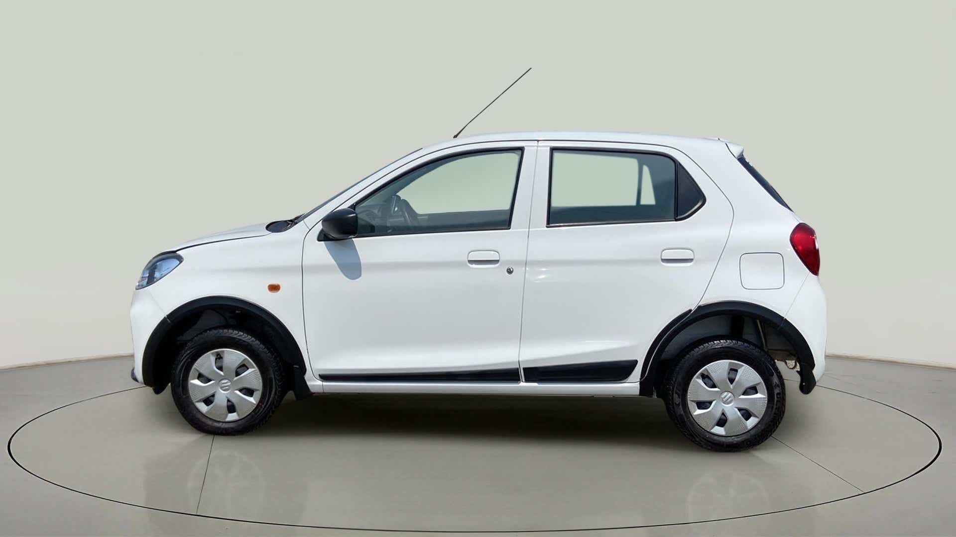 Side view of a metallic solid white Maruti Suzuki Alto K10