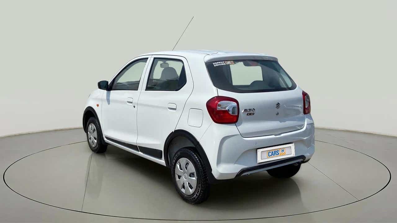 Rear three-quarter of a metallic solid white Maruti Suzuki Alto K10