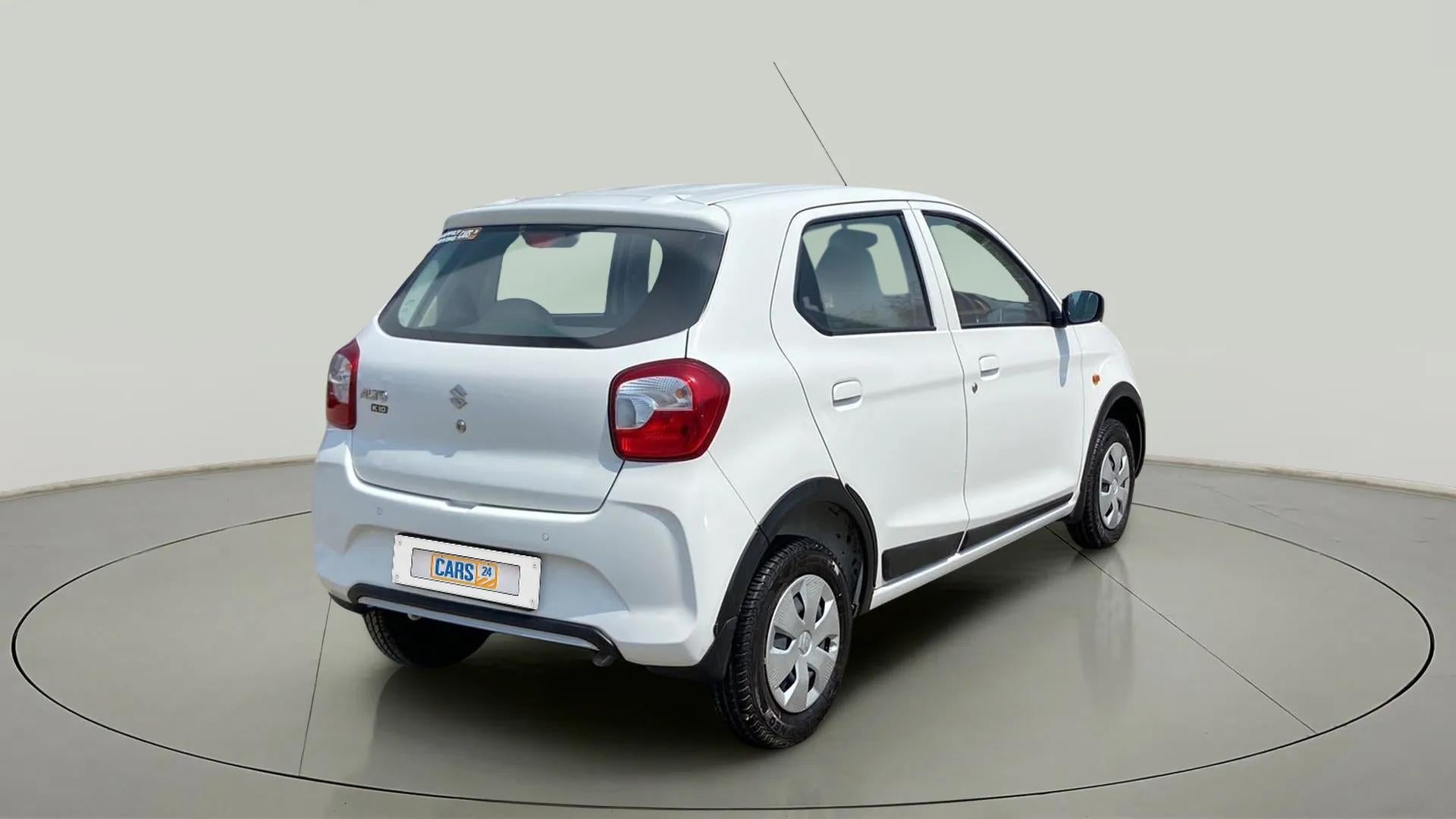 Rear three-quarter view of a metallic solid white Maruti Suzuki Alto K10