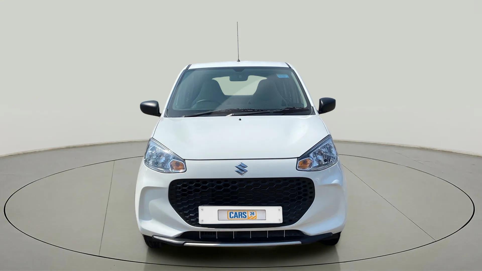 Front view of a metallic solid white Maruti Suzuki Alto K10