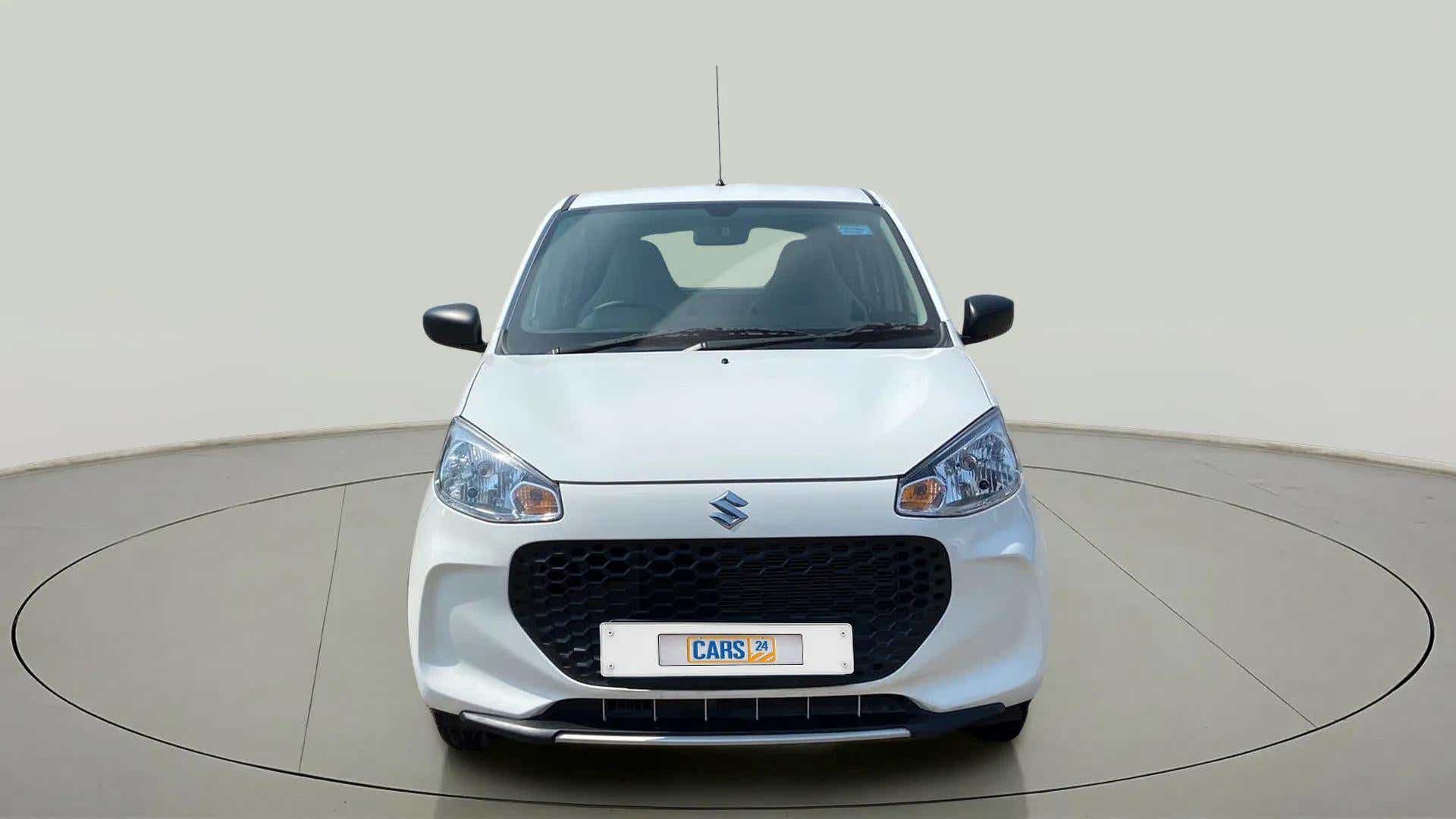 Front view of a metallic solid white Maruti Suzuki Alto K10