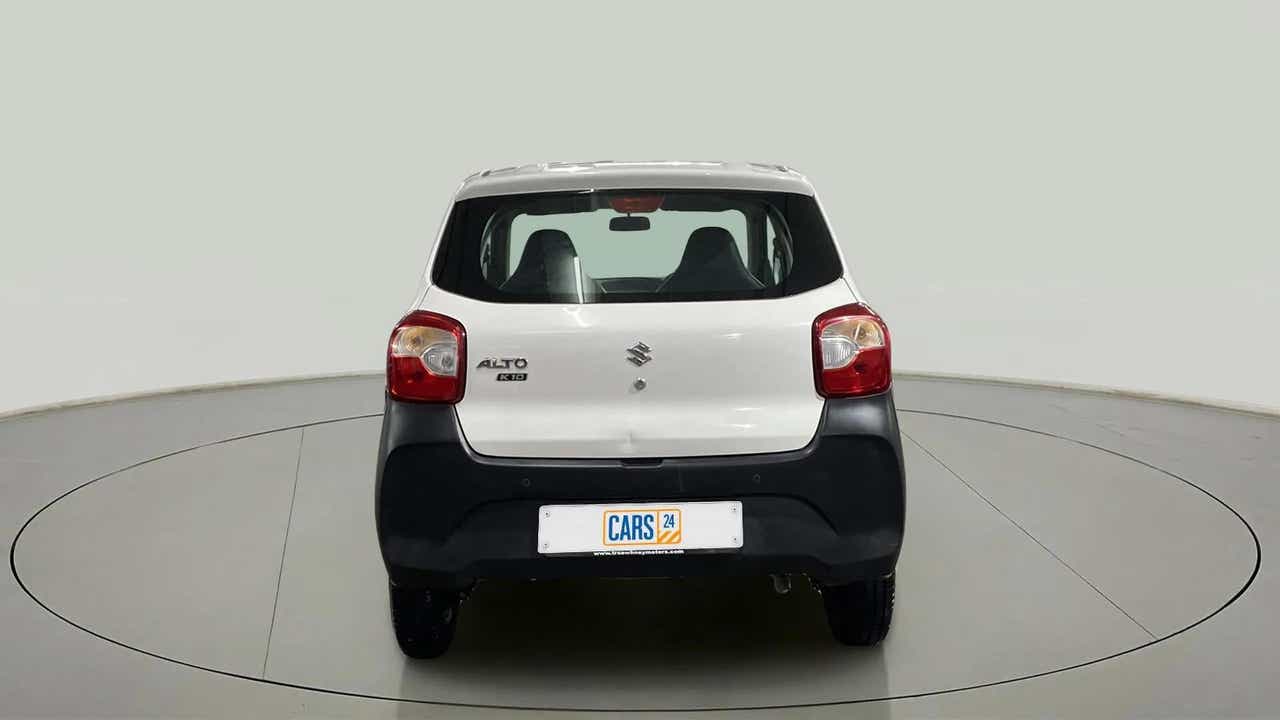 Rear view of a metallic solid white Maruti Suzuki Alto K10