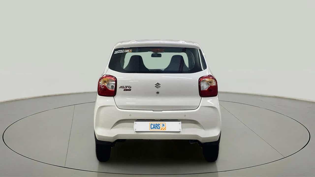 Rear view of a metallic solid white Maruti Suzuki Alto K10