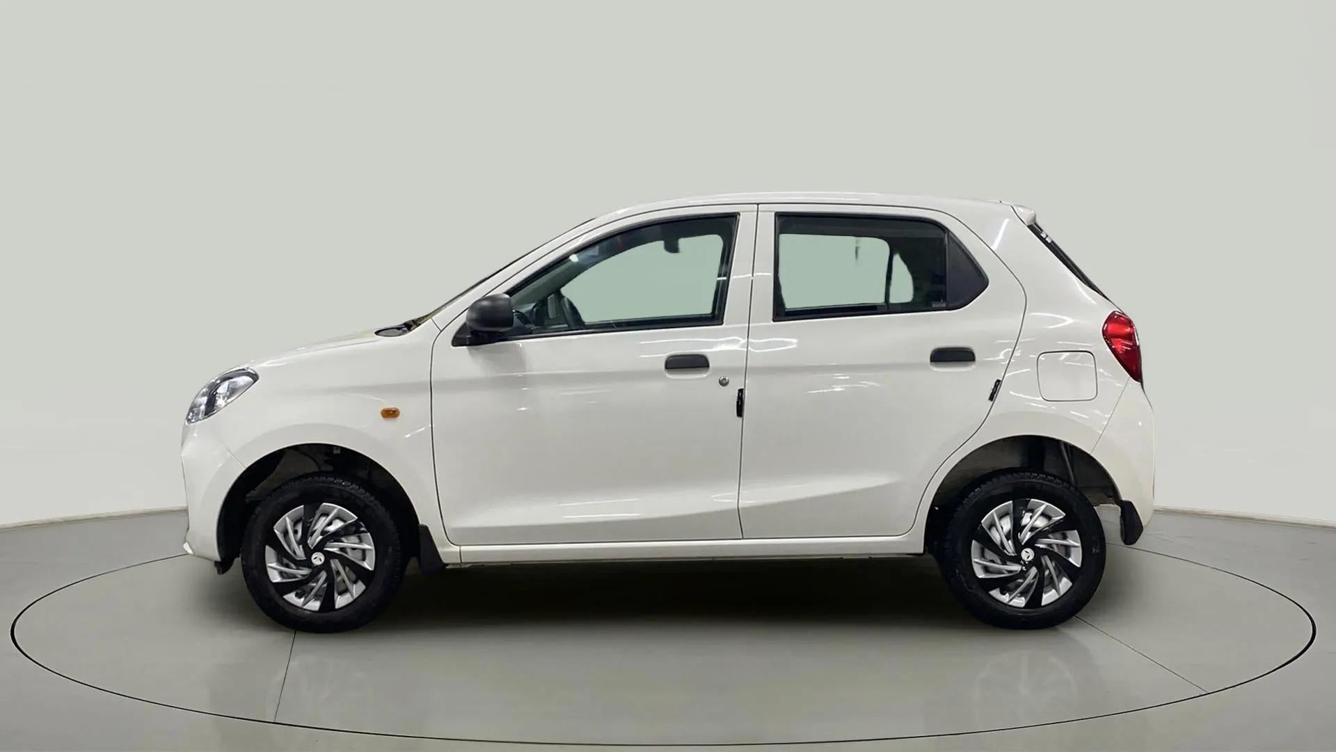 Side view of a metallic solid white Maruti Suzuki Alto K10