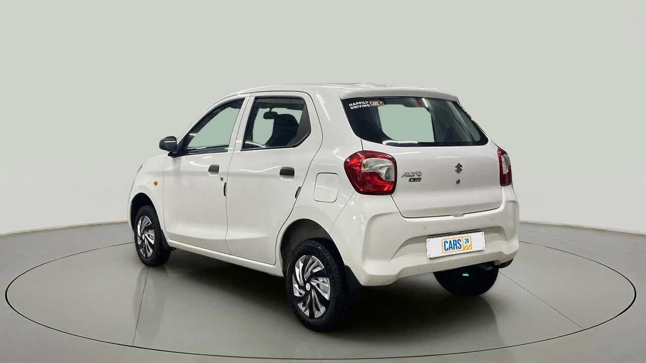 Rear three-quarter view of a metallic solid white Maruti Suzuki Alto K10