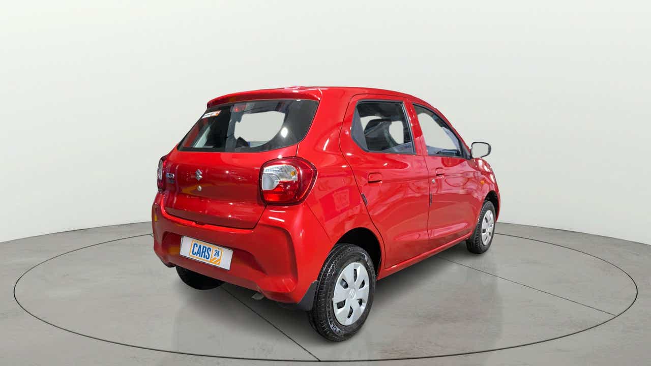 Rear three-quarter view of a Maruti Suzuki Alto K10