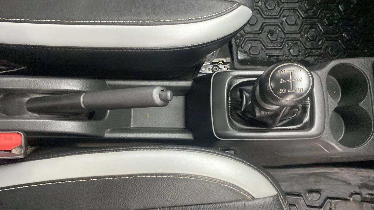 Gear shifter and handbrake of a Maruti Suzuki Alto K10