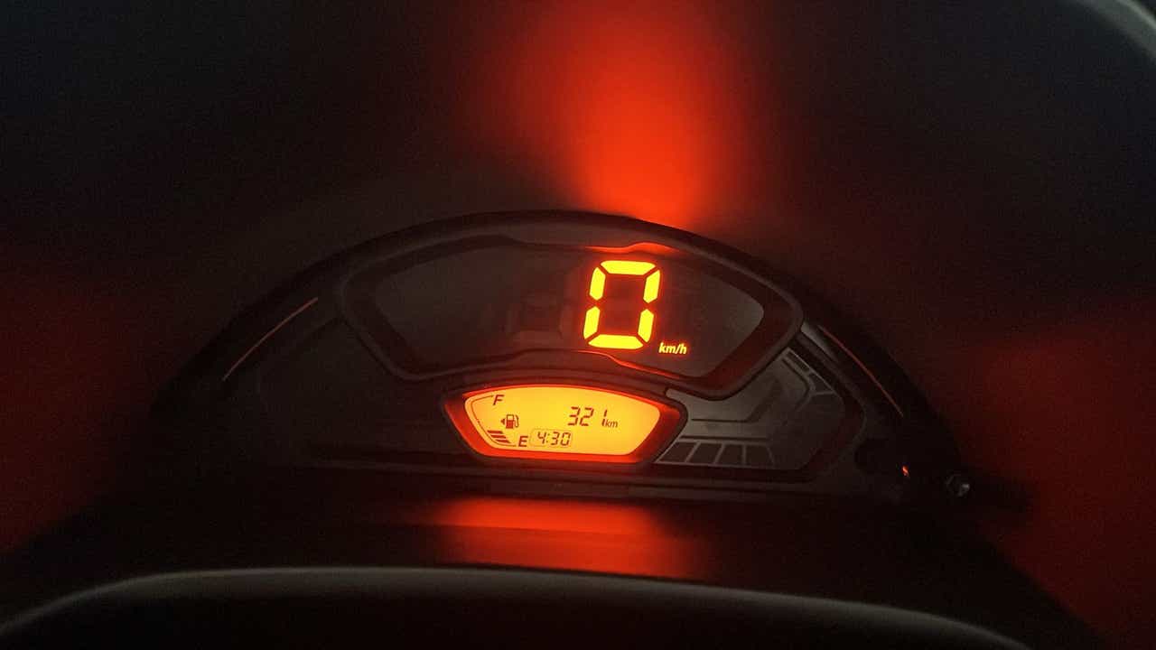 Instrument cluster of a Maruti Suzuki Alto K10