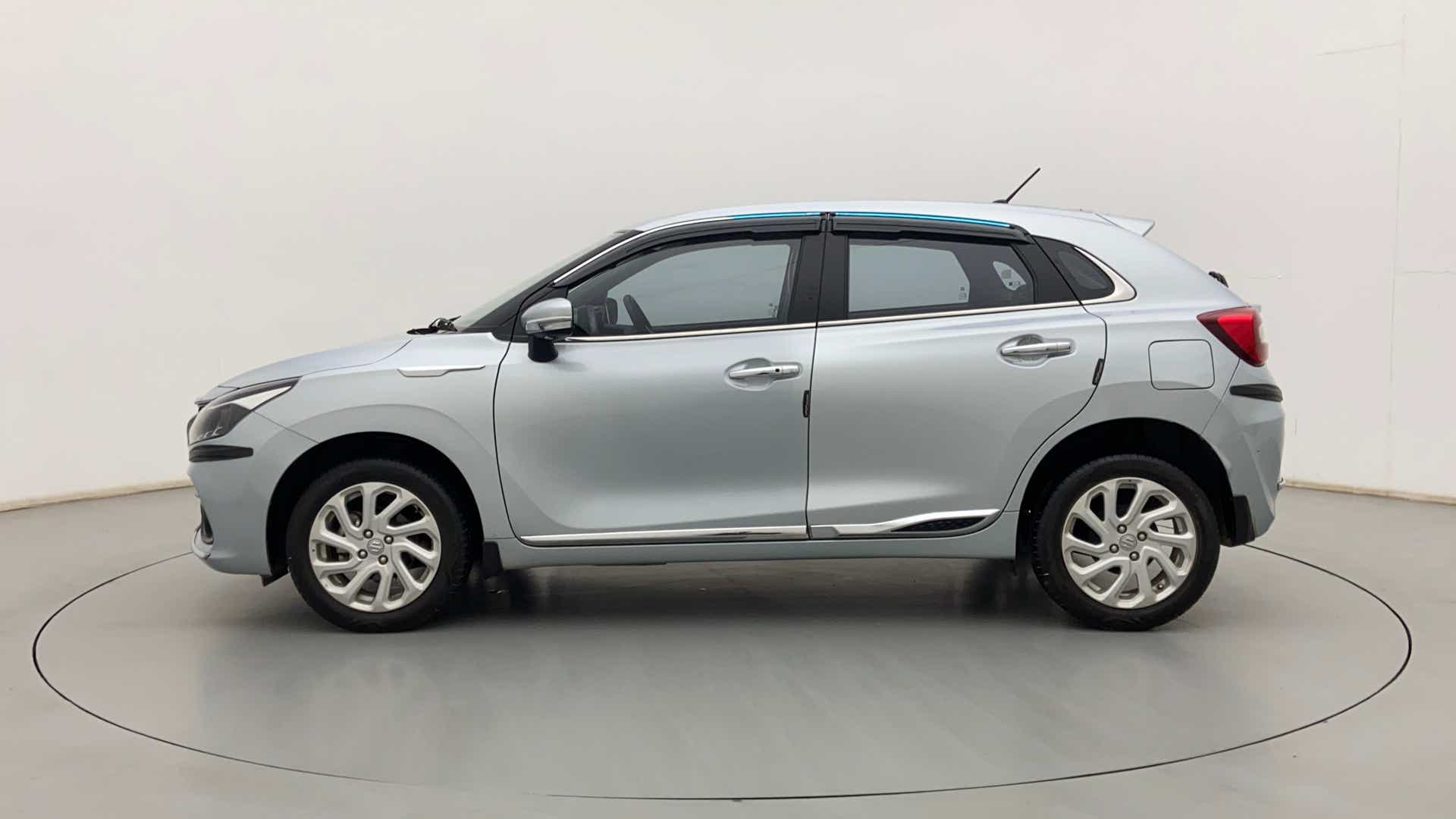 Side view of a splendid silver Maruti Suzuki Baleno