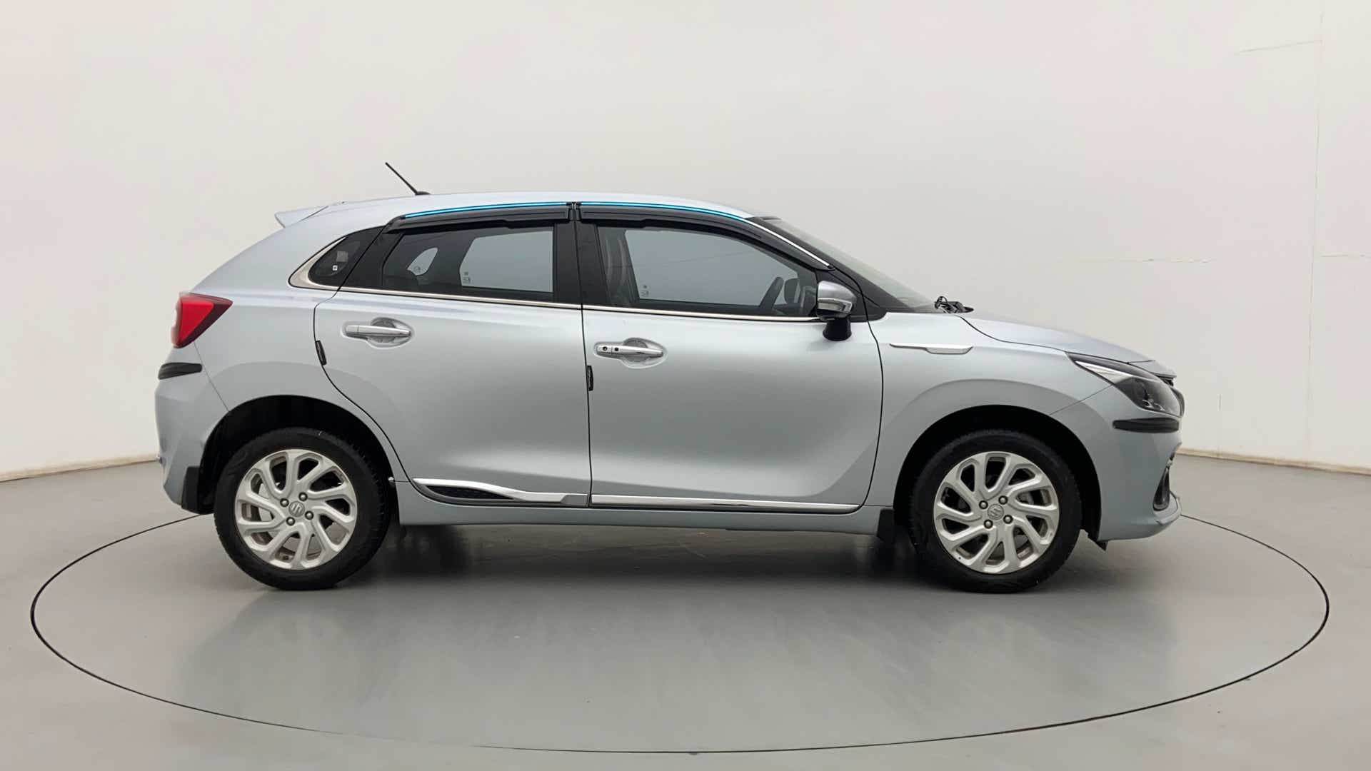 Side view of a Splendid Silver Maruti Suzuki Baleno