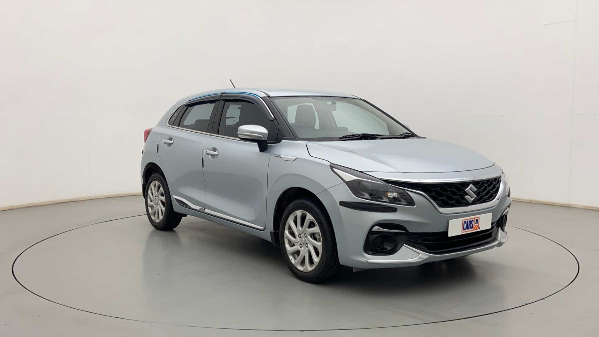 Front three-quarter view of a Splendid Silver Maruti Suzuki Baleno