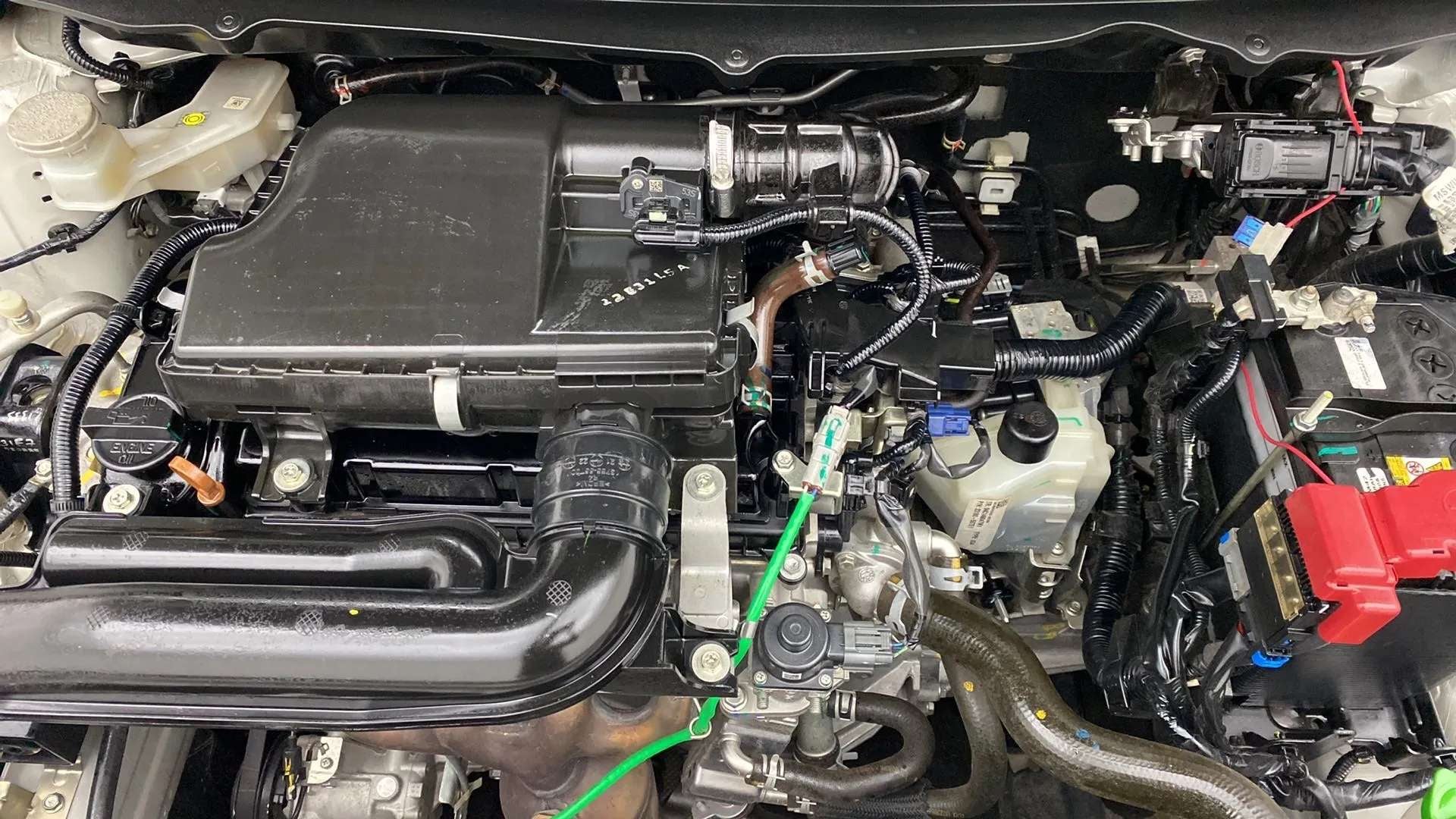 Engine bay view of a Maruti Suzuki Baleno