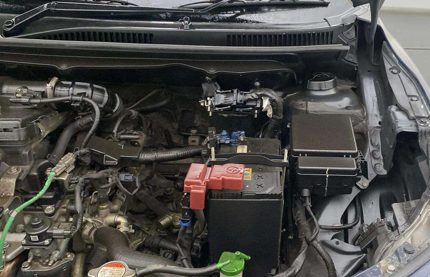 Engine bay view of a Maruti Suzuki Baleno