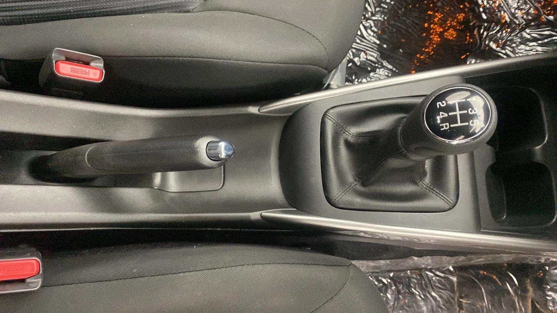 Gear stick and handbrake area of a Maruti Suzuki Baleno