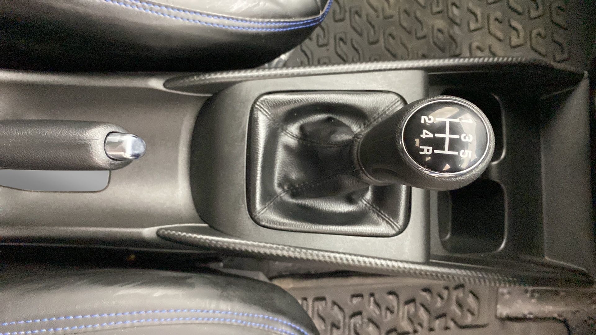 Gear shift knob and handbrake of a Maruti Suzuki Baleno