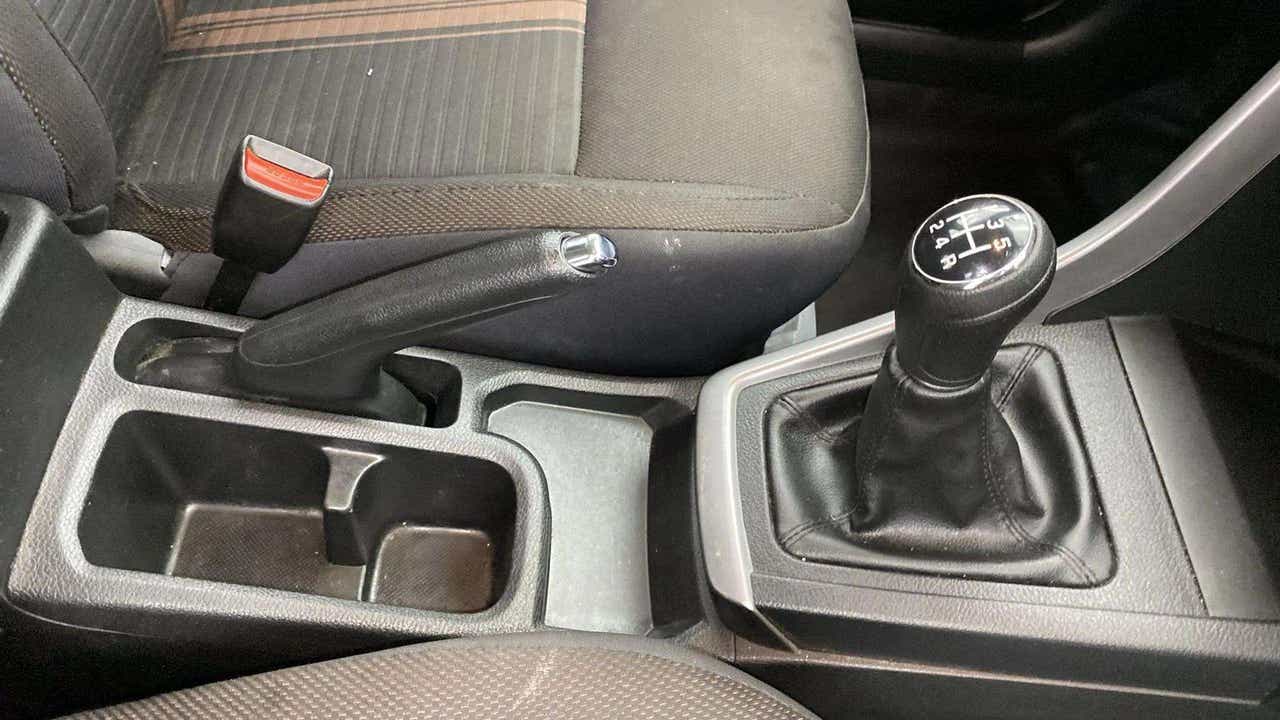 Gear lever and handbrake area of a Maruti Suzuki Brezza