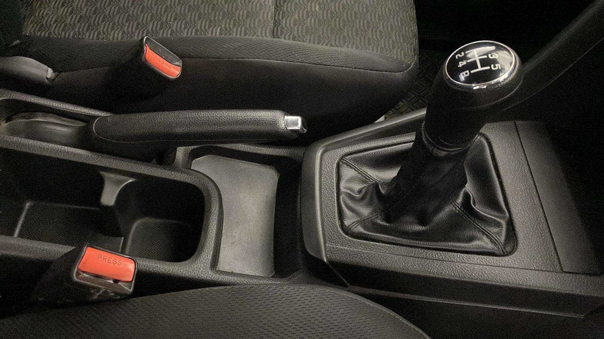 Gear lever and handbrake area of a Maruti Suzuki Brezza