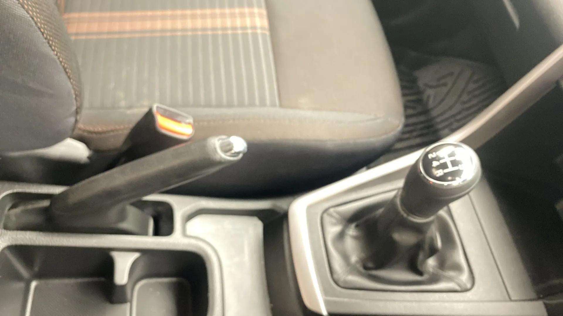 Gear lever and handbrake area of a Maruti Suzuki Brezza