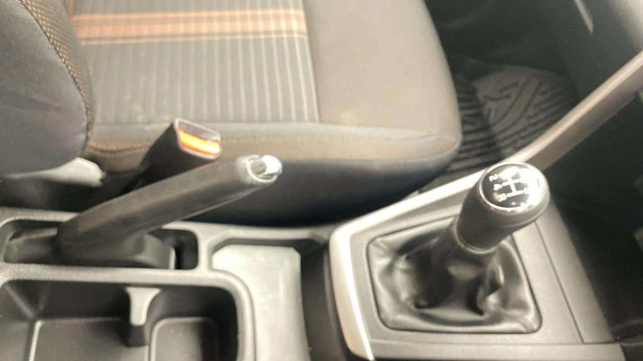 Gear lever and handbrake area of a Maruti Suzuki Brezza