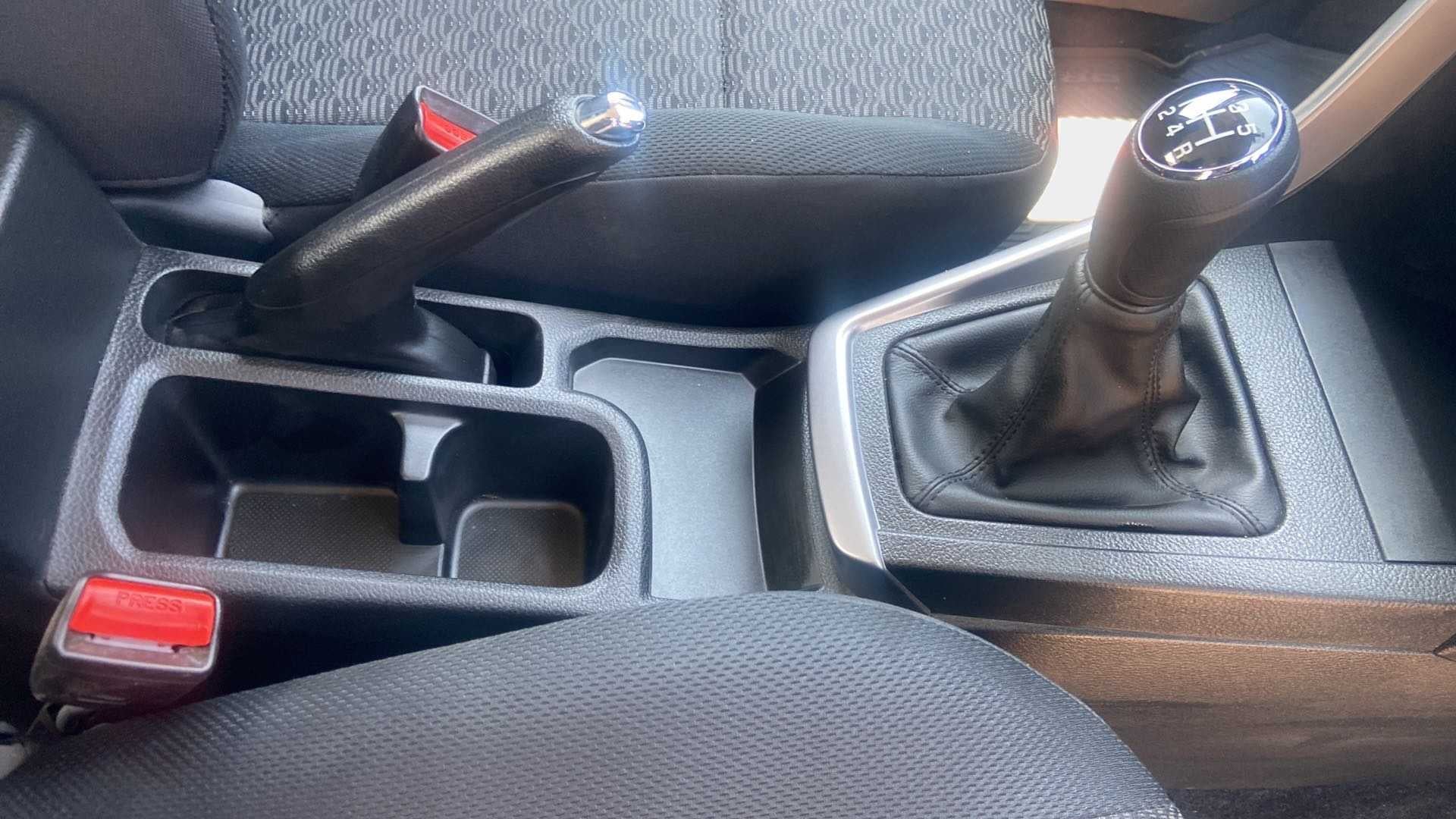 Gear lever and handbrake area of a Maruti Suzuki Brezza