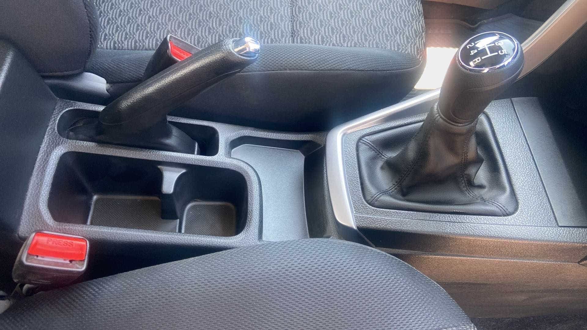 Gear lever and handbrake area of a Maruti Suzuki Brezza