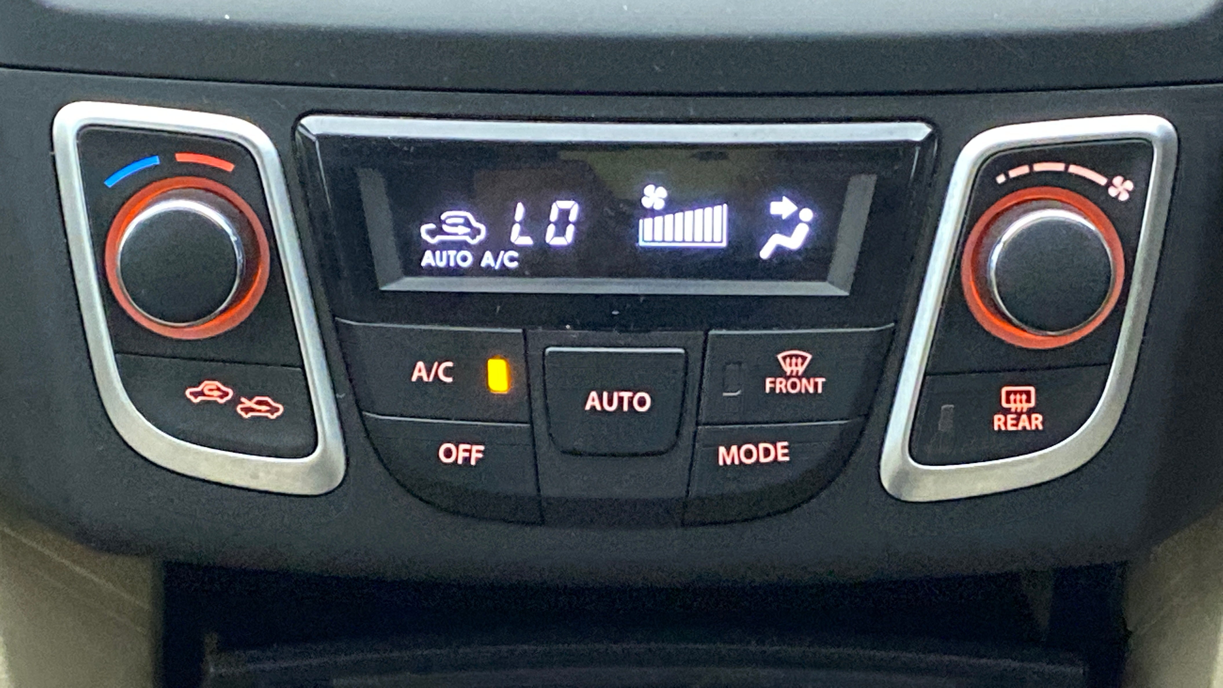 Climate control panel of a Maruti Suzuki Ciaz