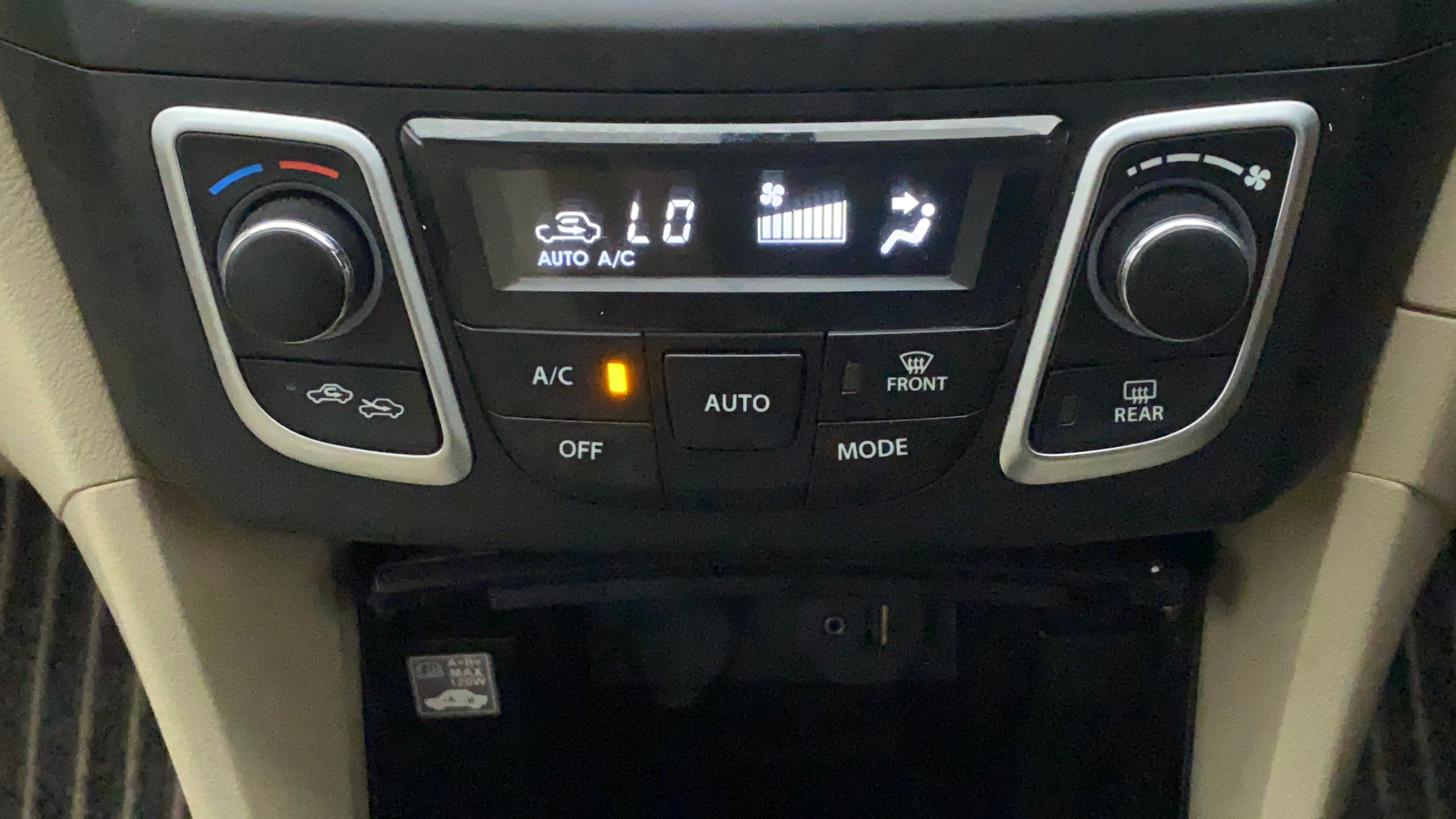 Climate control panel of a Maruti Suzuki Ciaz