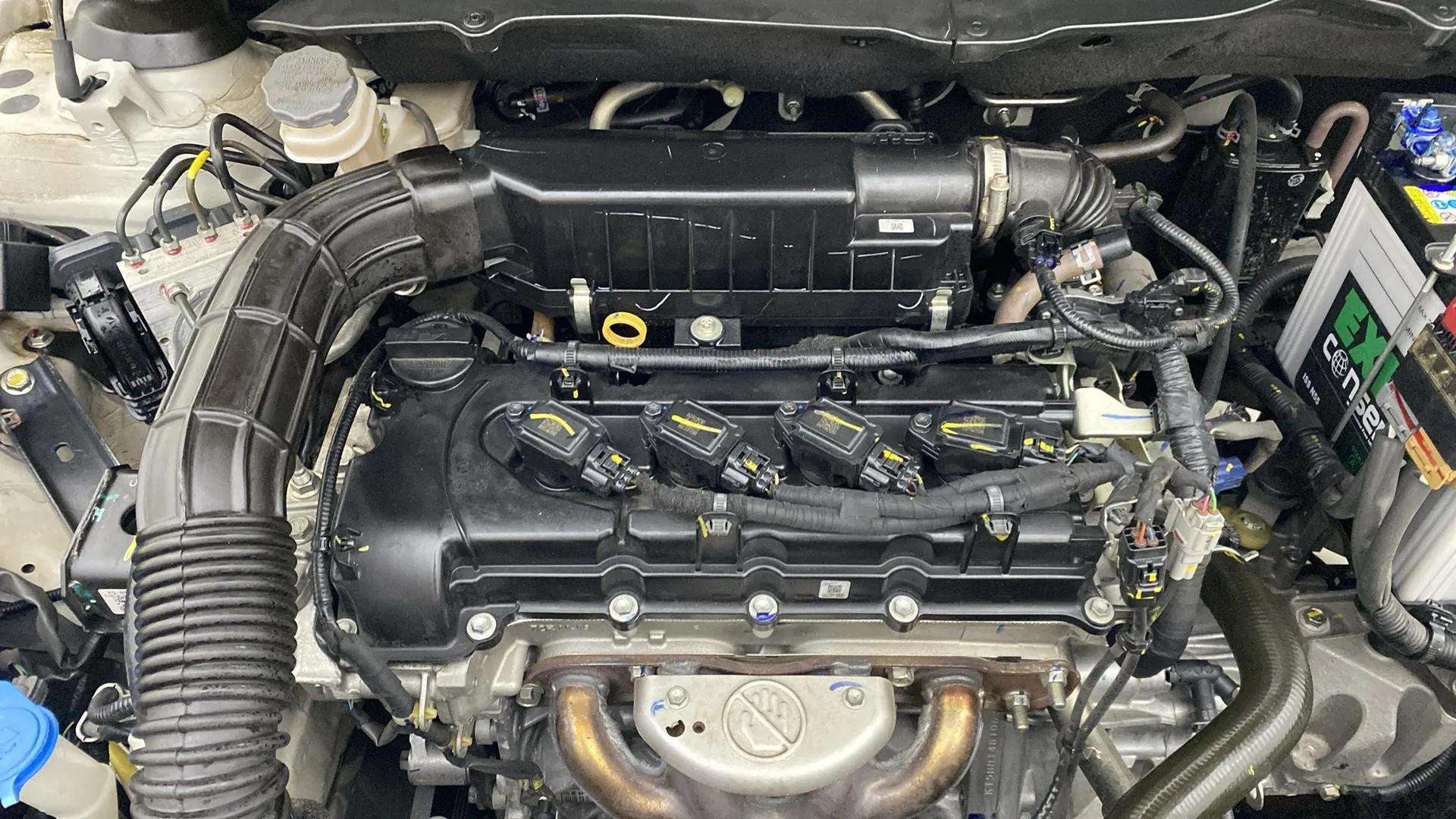 Engine bay of a Maruti Suzuki Ciaz