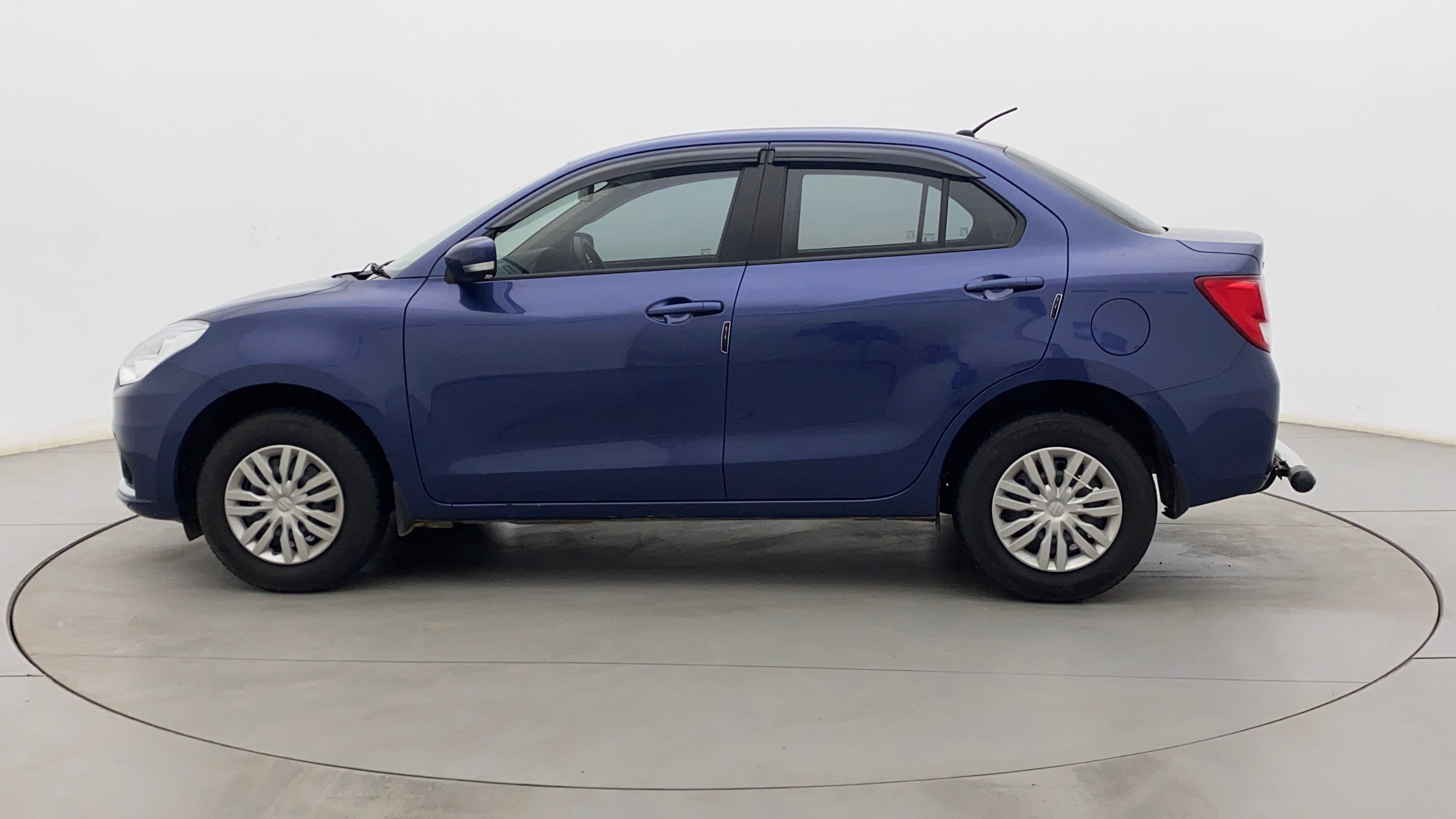 Side view of a Maruti Suzuki Dzire 2018-2023