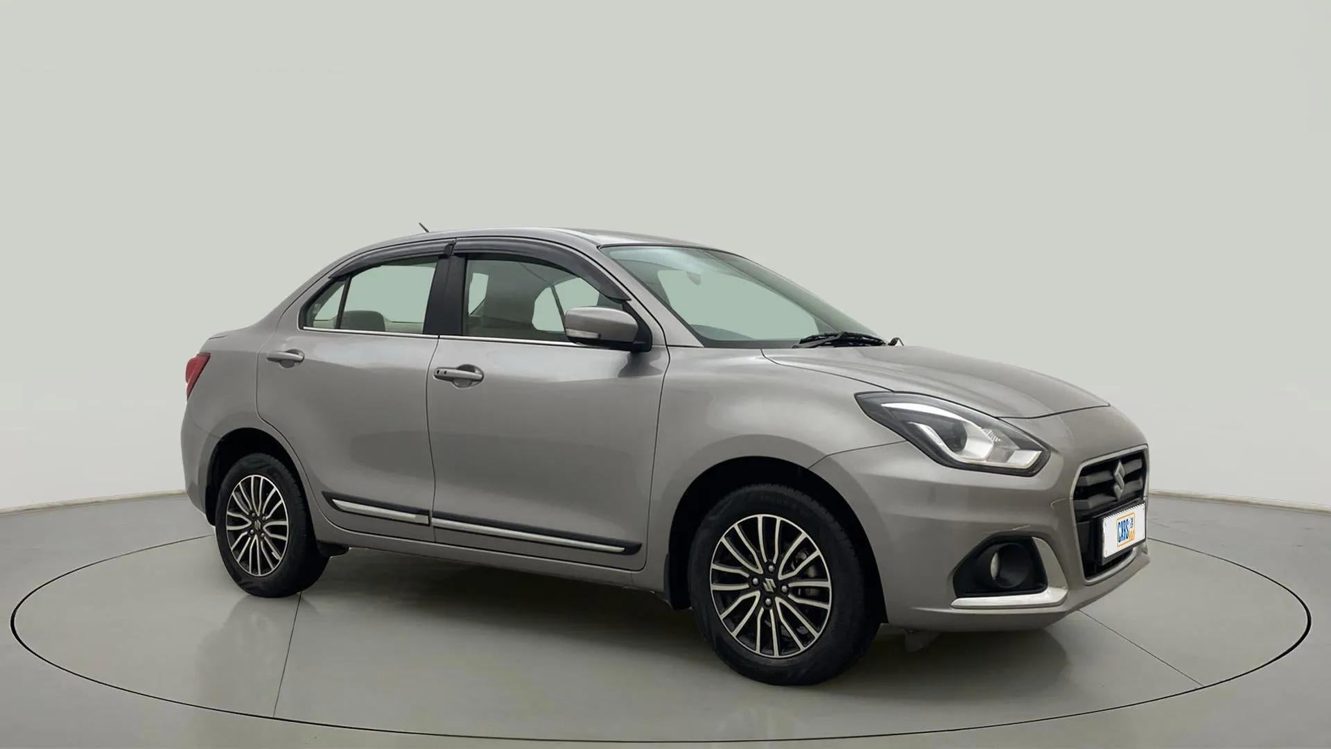 Front three-quarter view of a splendid silver Maruti Suzuki Dzire 2018-2023