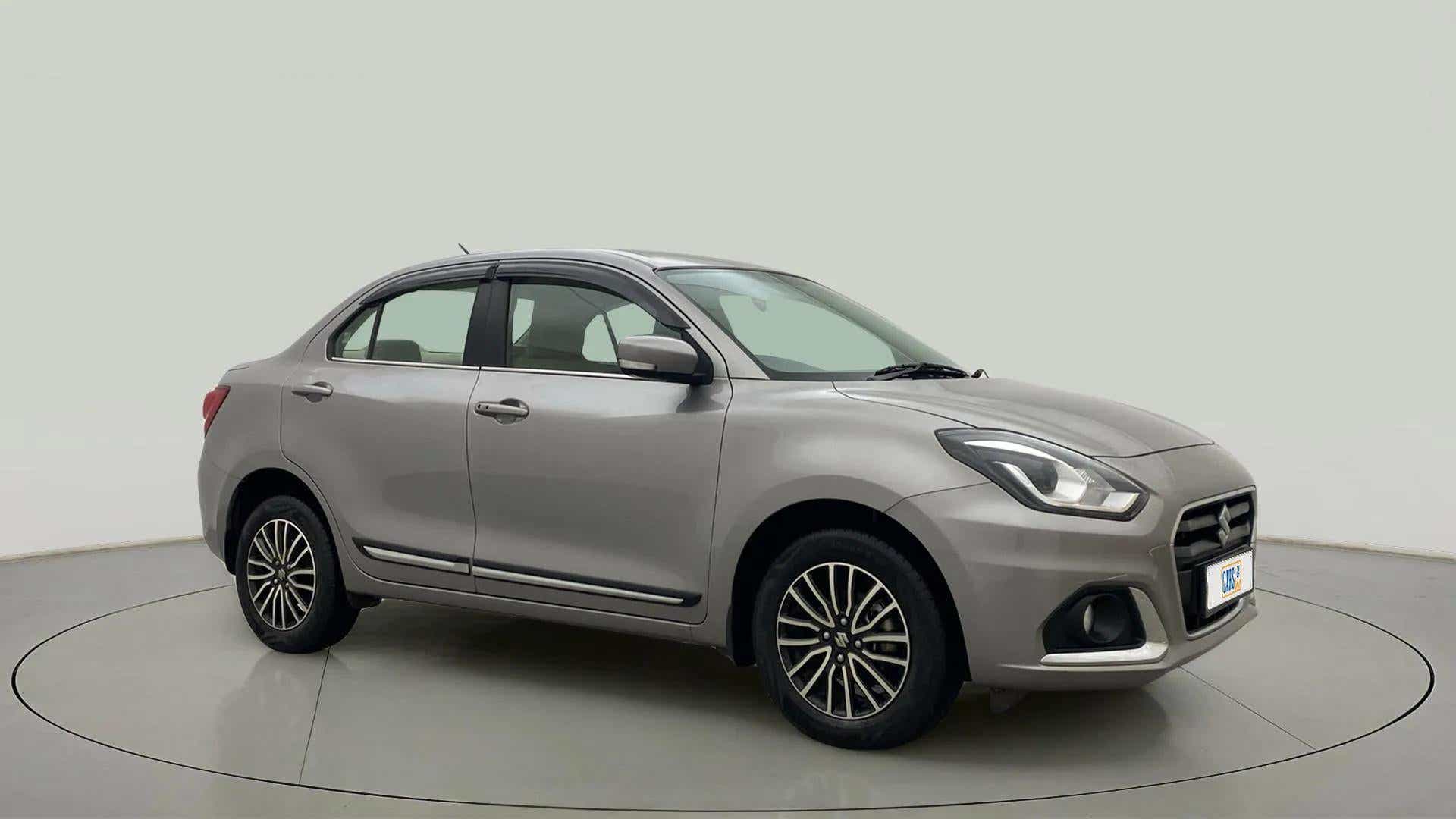 Front three-quarter view of a splendid silver Maruti Suzuki Dzire 2018-2023