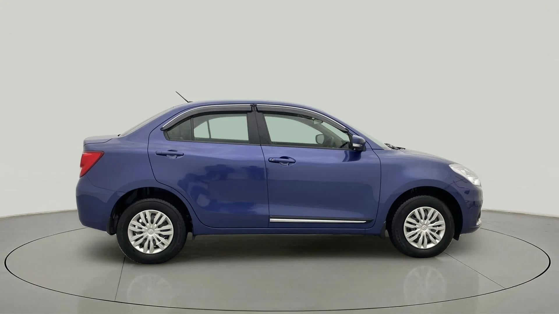 Side view of a Maruti Suzuki Dzire 2018-2023