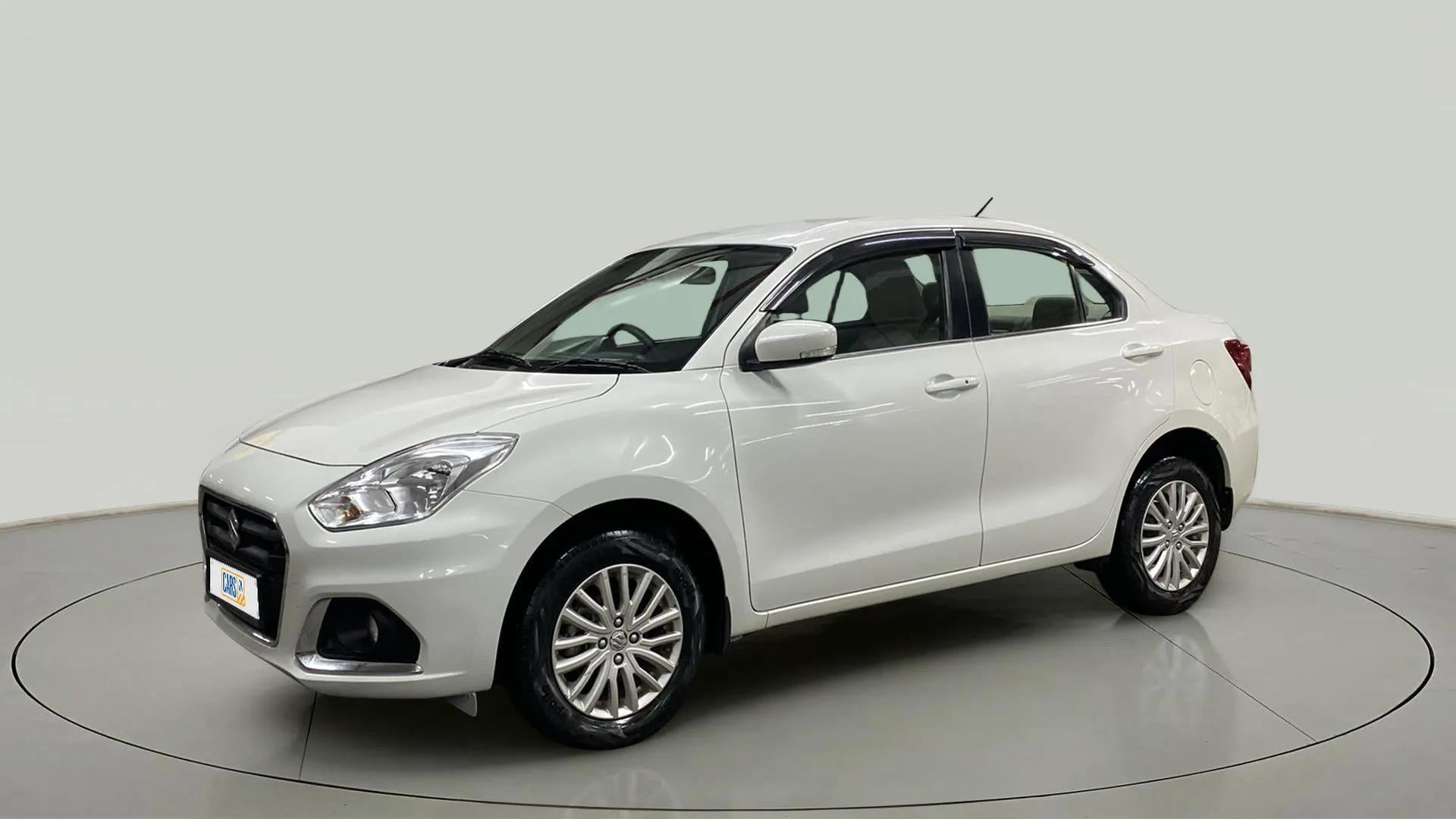 Front three-quarter view of a Arctic White Maruti Suzuki Dzire 2018-2023