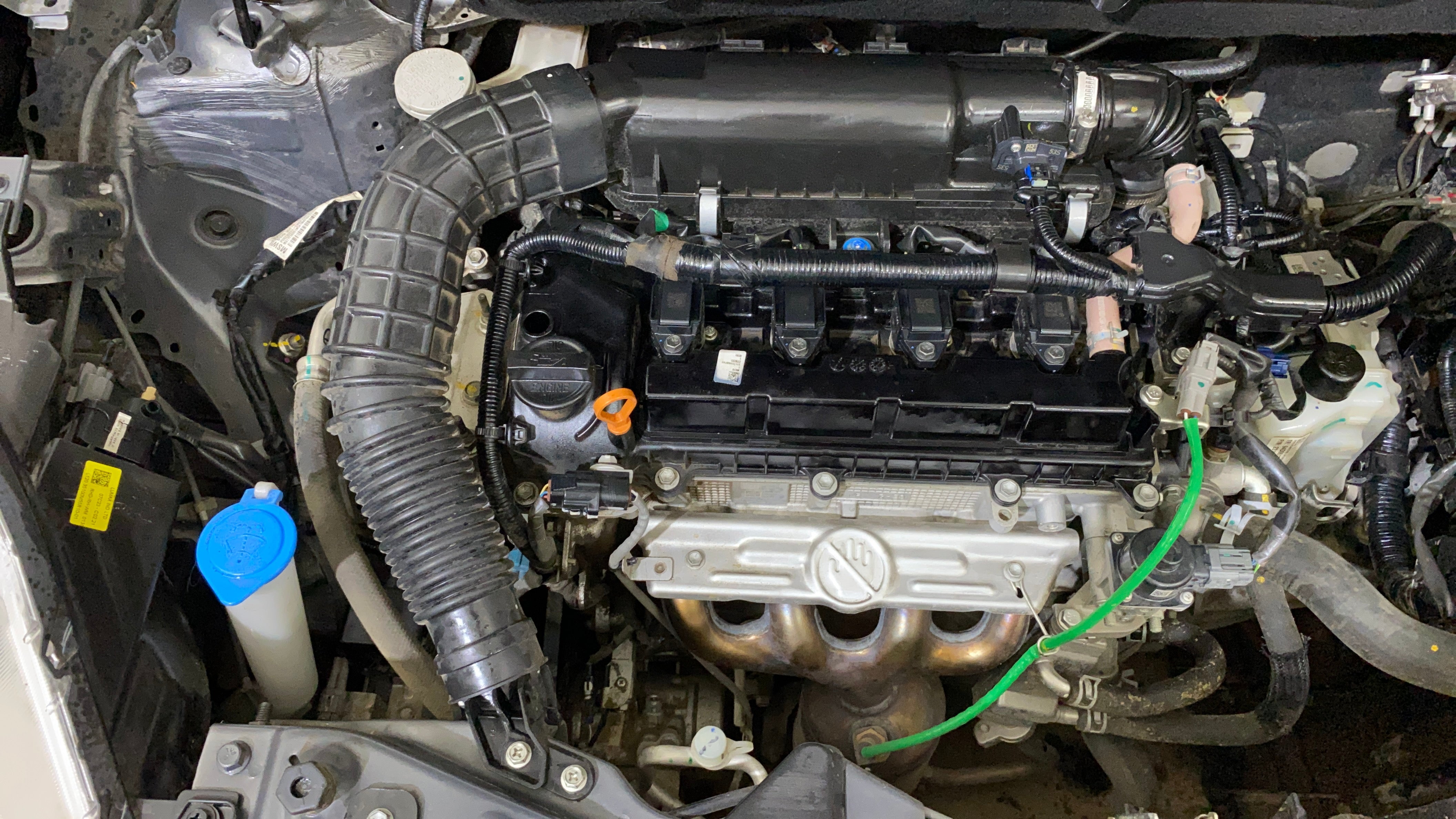 Engine bay view of a Maruti Suzuki Dzire 2018-2023