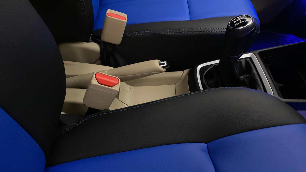 Gear lever and handbrake area of a Maruti Suzuki Dzire 2018-2023