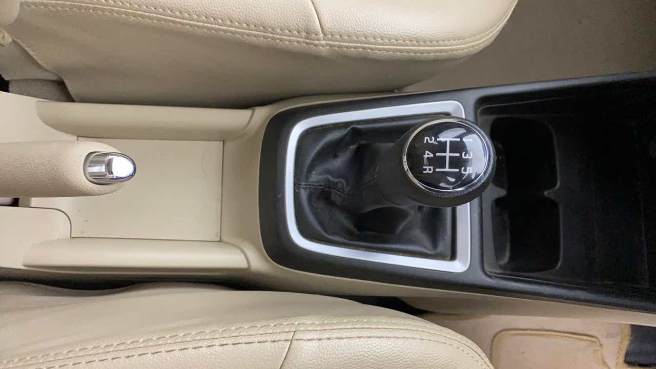 Gear shifter and handbrake area of a Maruti Suzuki Dzire