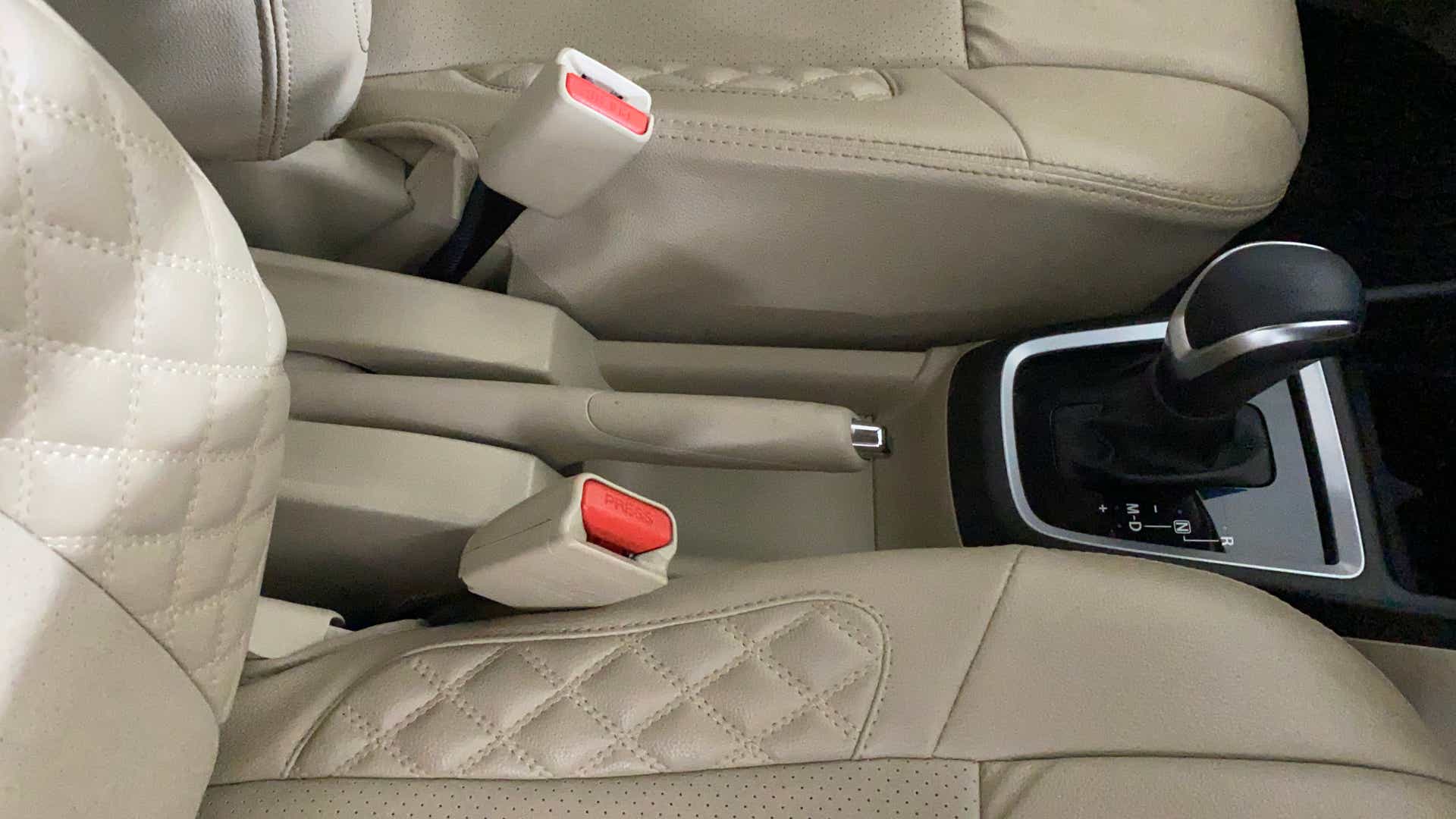Center console and gear lever of a Maruti Suzuki Dzire 2018-2023