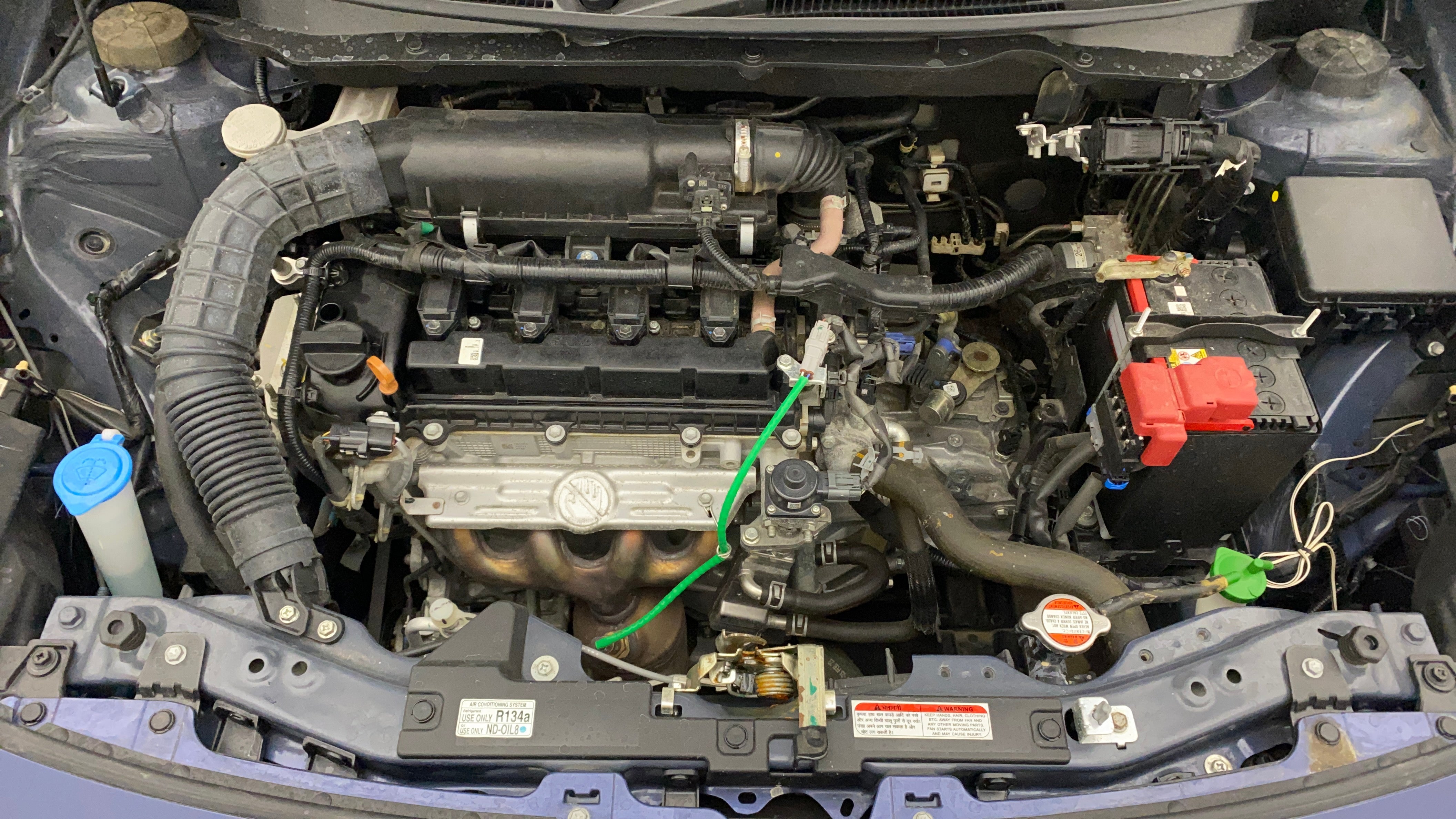 Engine bay of a Maruti Suzuki Dzire 2018-2023