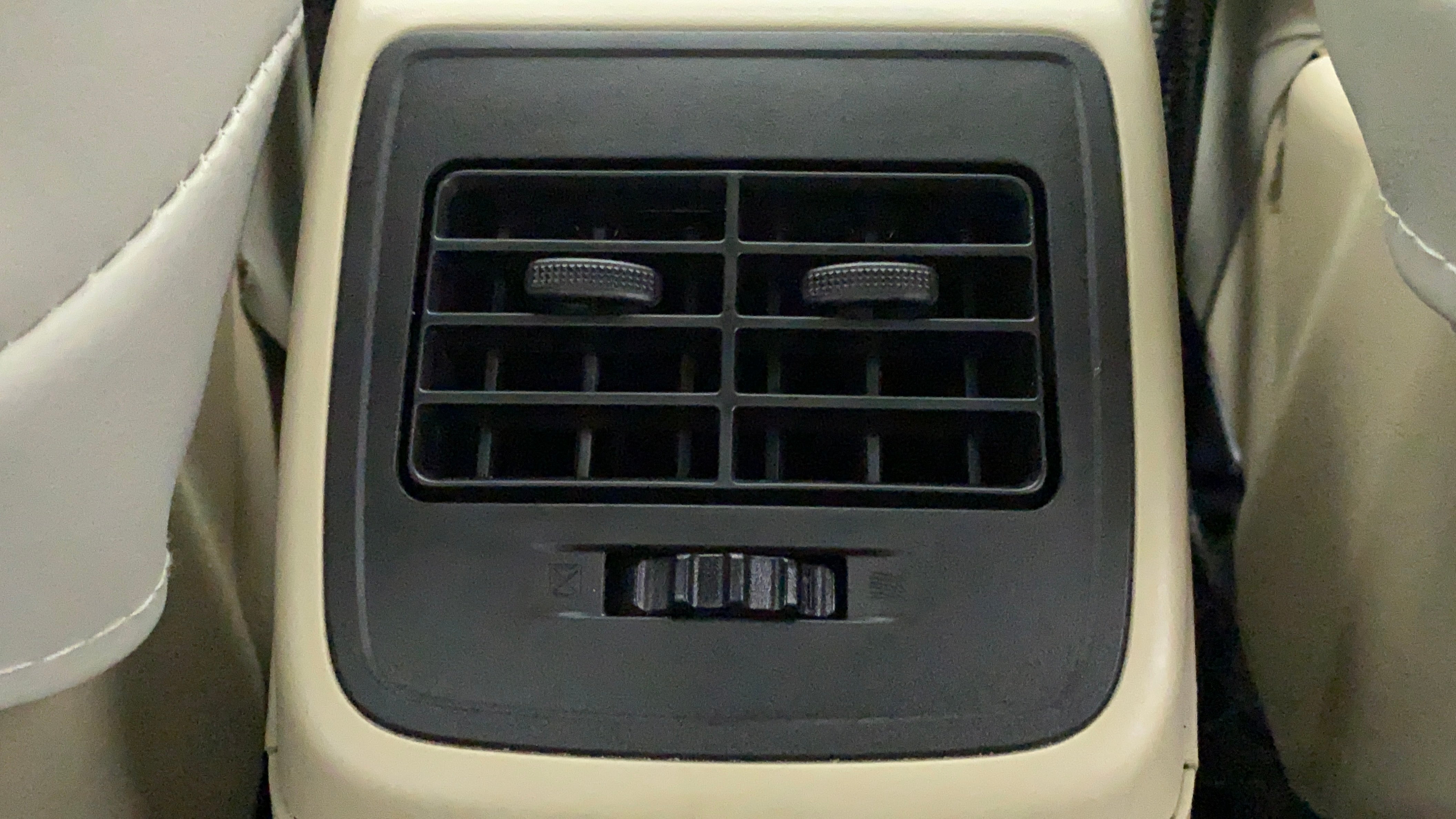 Rear ac vents of a Maruti Suzuki Dzire 2018-2023