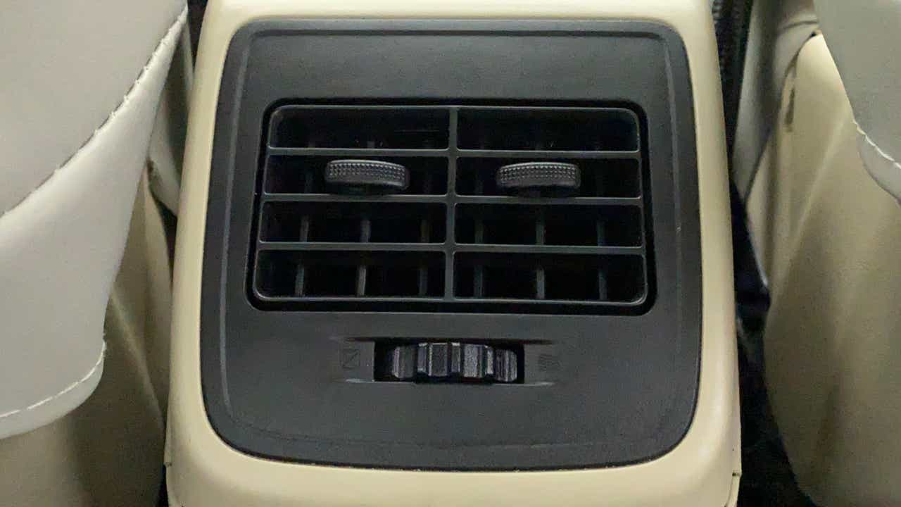 Rear ac vents of a Maruti Suzuki Dzire 2018-2023