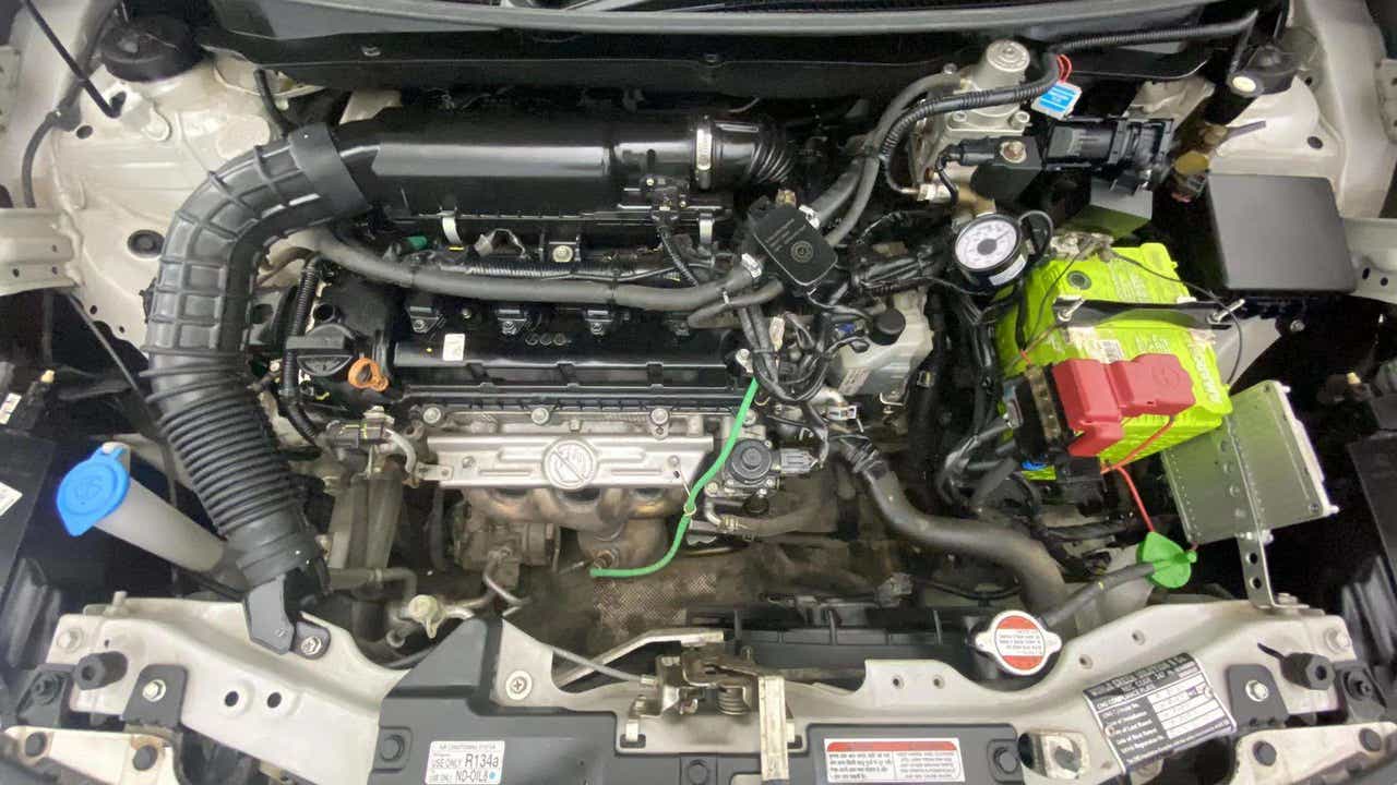 Engine bay of a Maruti Suzuki Dzire