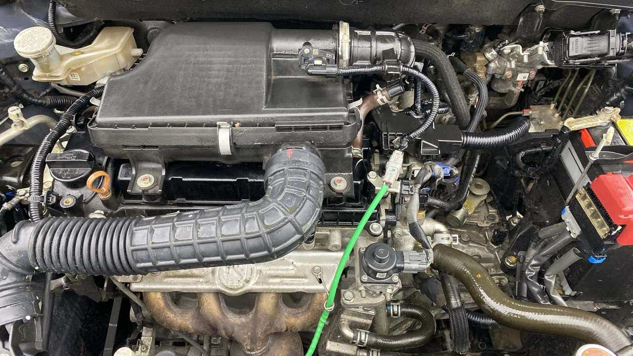 Engine bay of a Maruti Suzuki Dzire 2018-2023