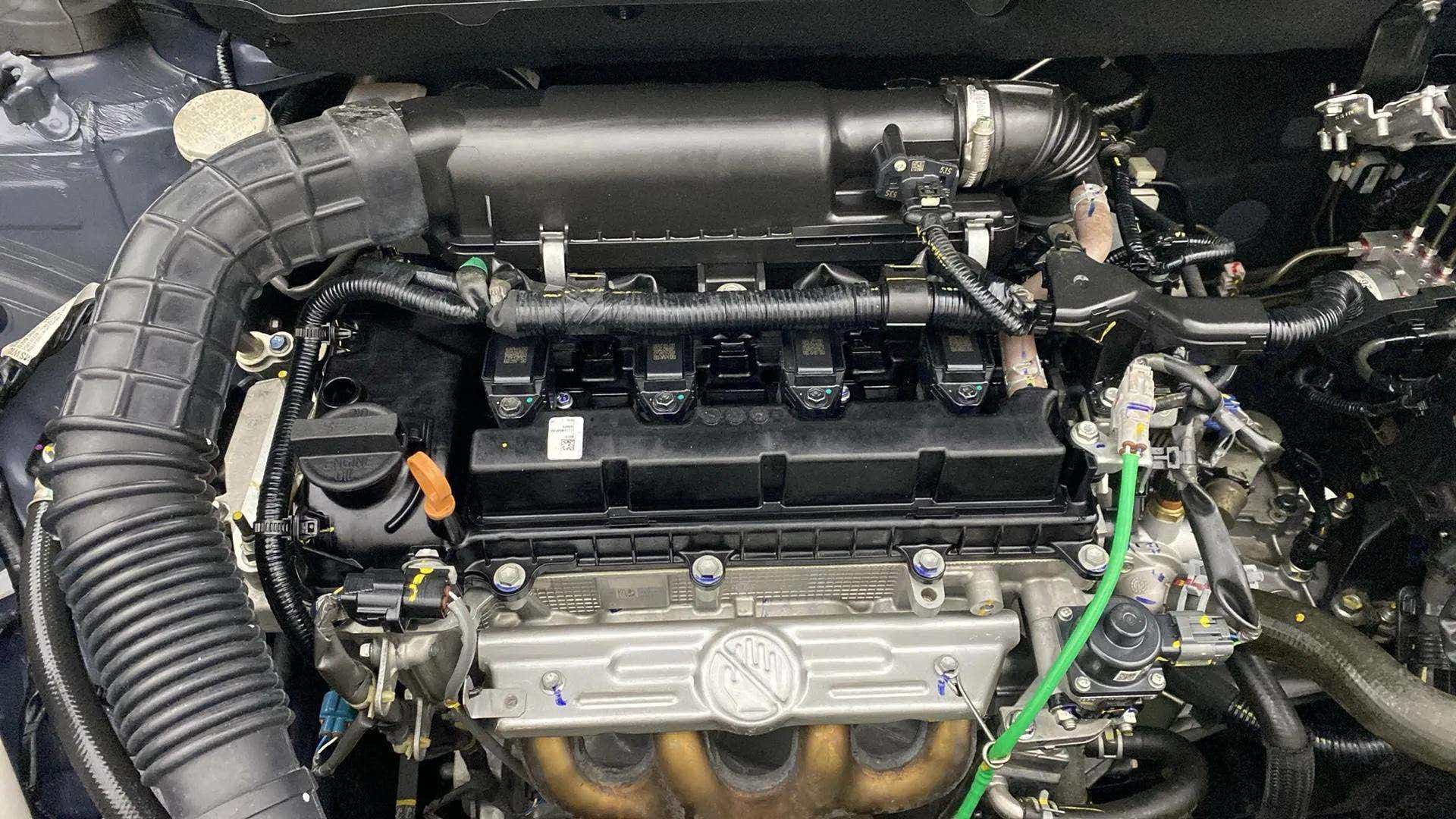 Engine compartment of a Maruti Suzuki Dzire