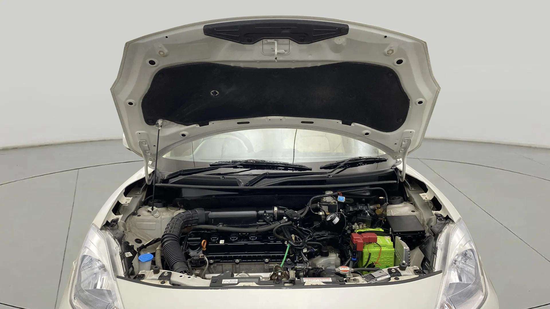 Engine bay view of a Maruti Suzuki Dzire
