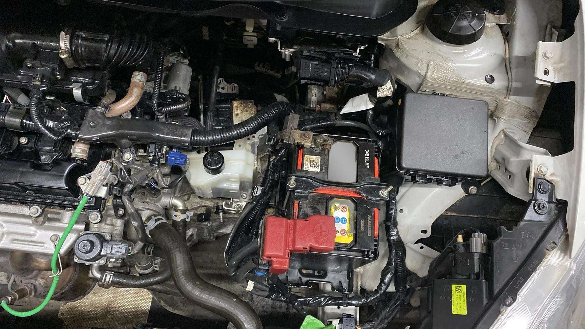 Engine bay view of a Maruti Suzuki Dzire 2018-2023