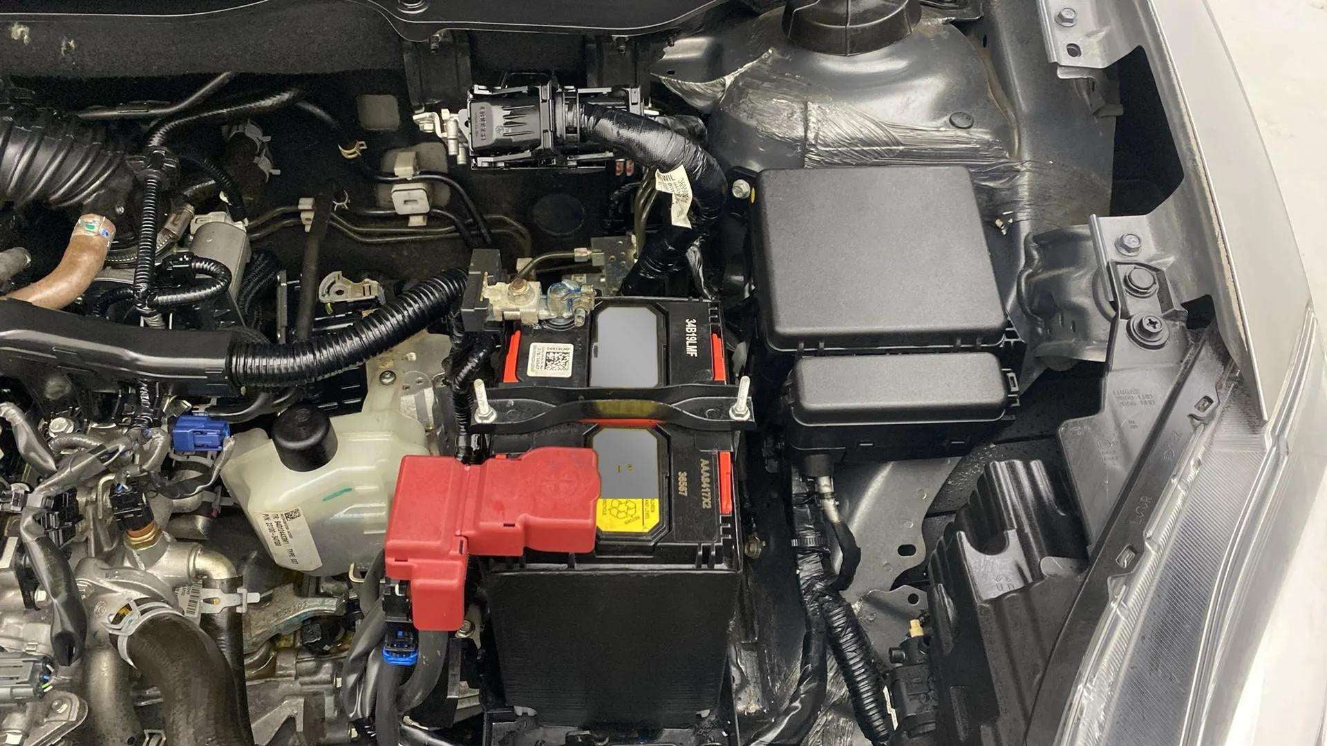 Engine bay view of a Maruti Suzuki Dzire 2018-2023